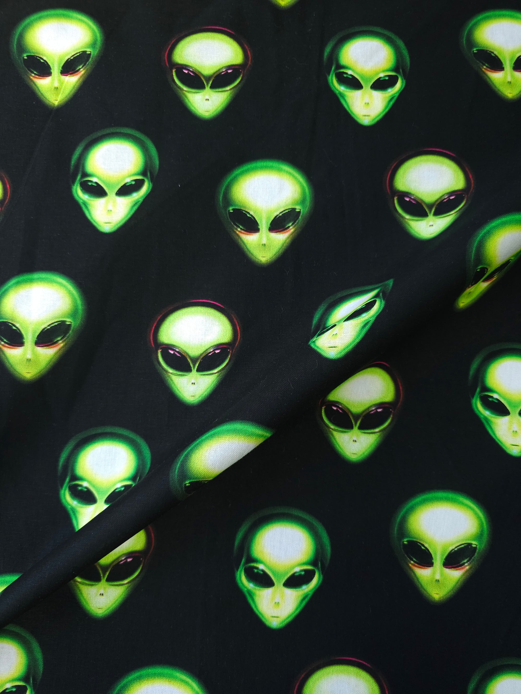 Alien Heads 100% Cotton