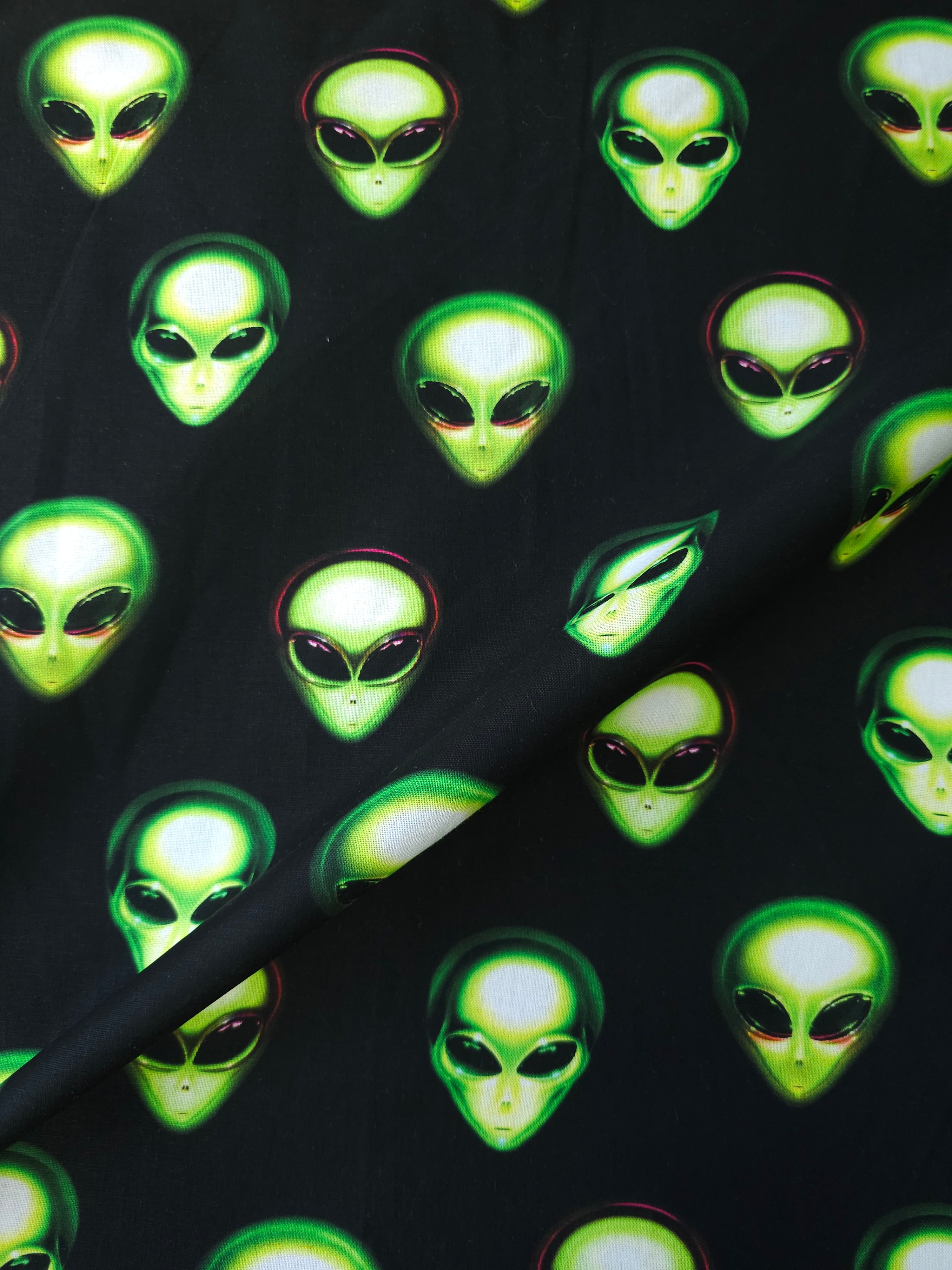 Alien Heads 100% Cotton