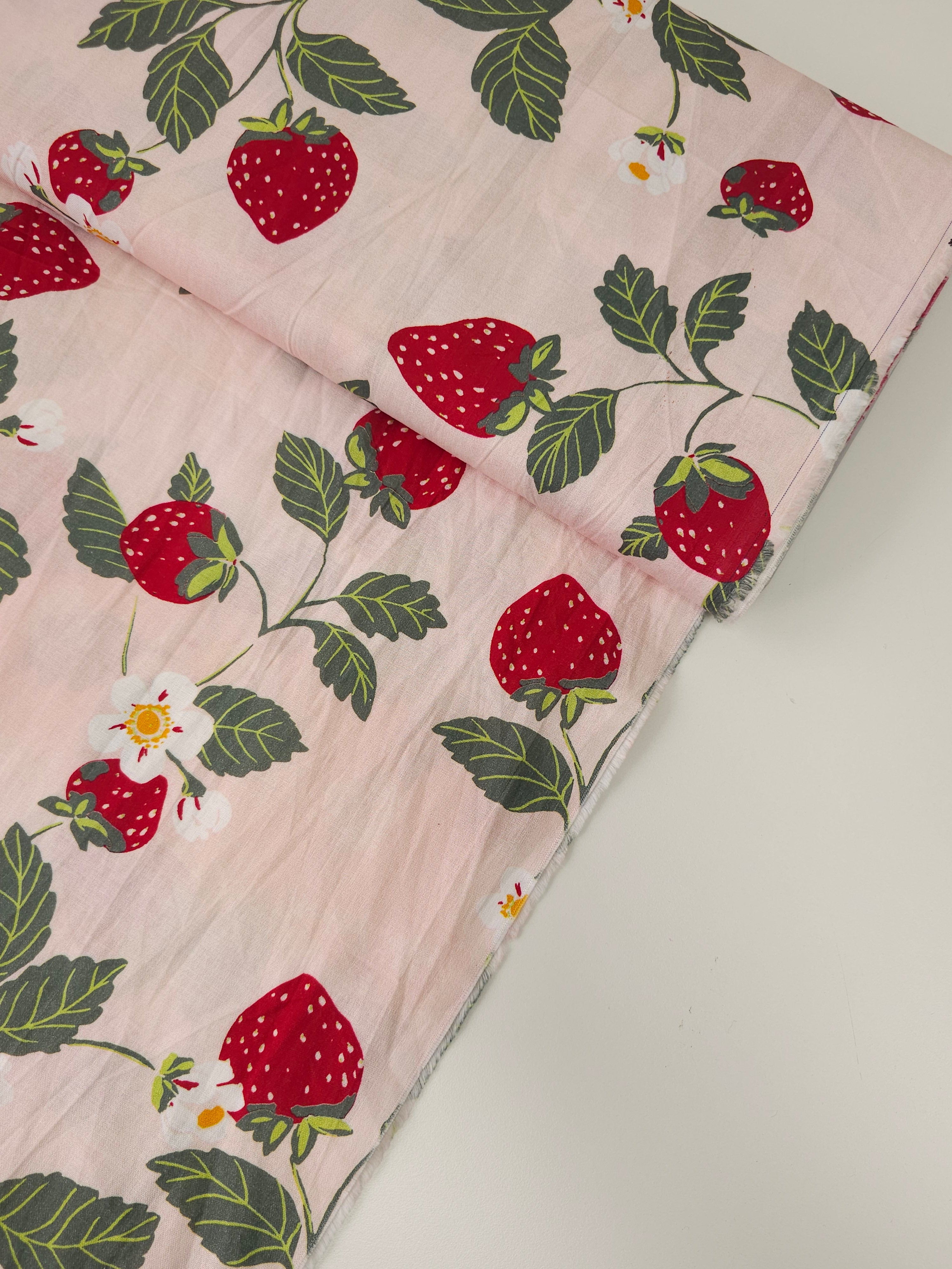 Pale Pink/Red Strawberry Plant Summer Fruit Cotton