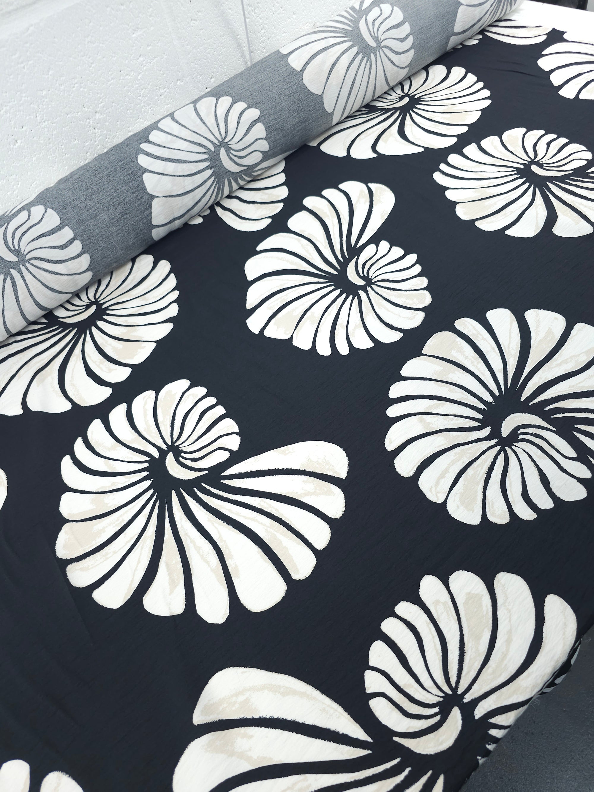 Cream/Black Large Shell Modal Viscose