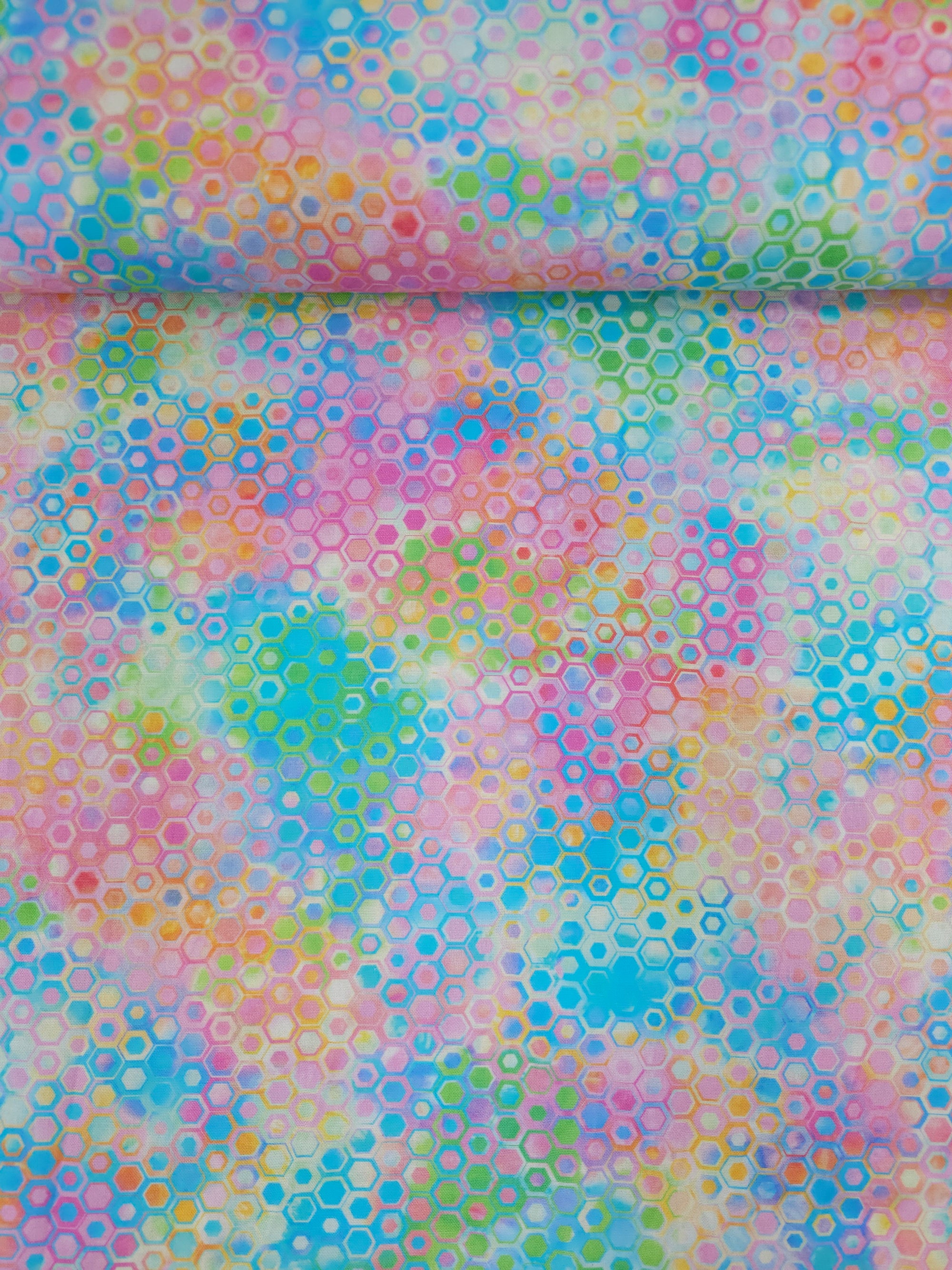 Pastel Hexagon Phantasma 100% Cotton - Robert Kaufman