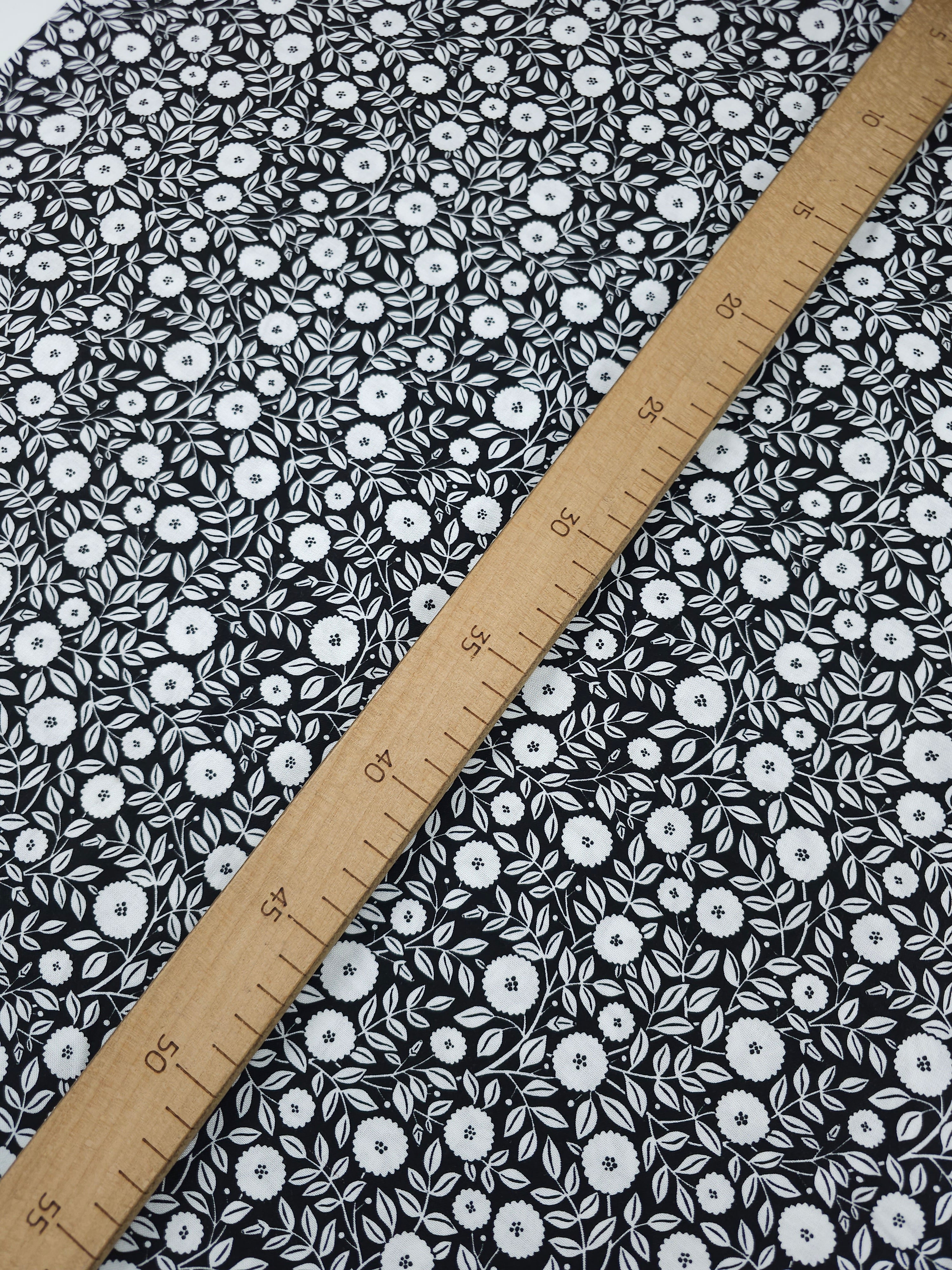 Black/White Puff Leaf Bloom 100% Cotton - Benartex