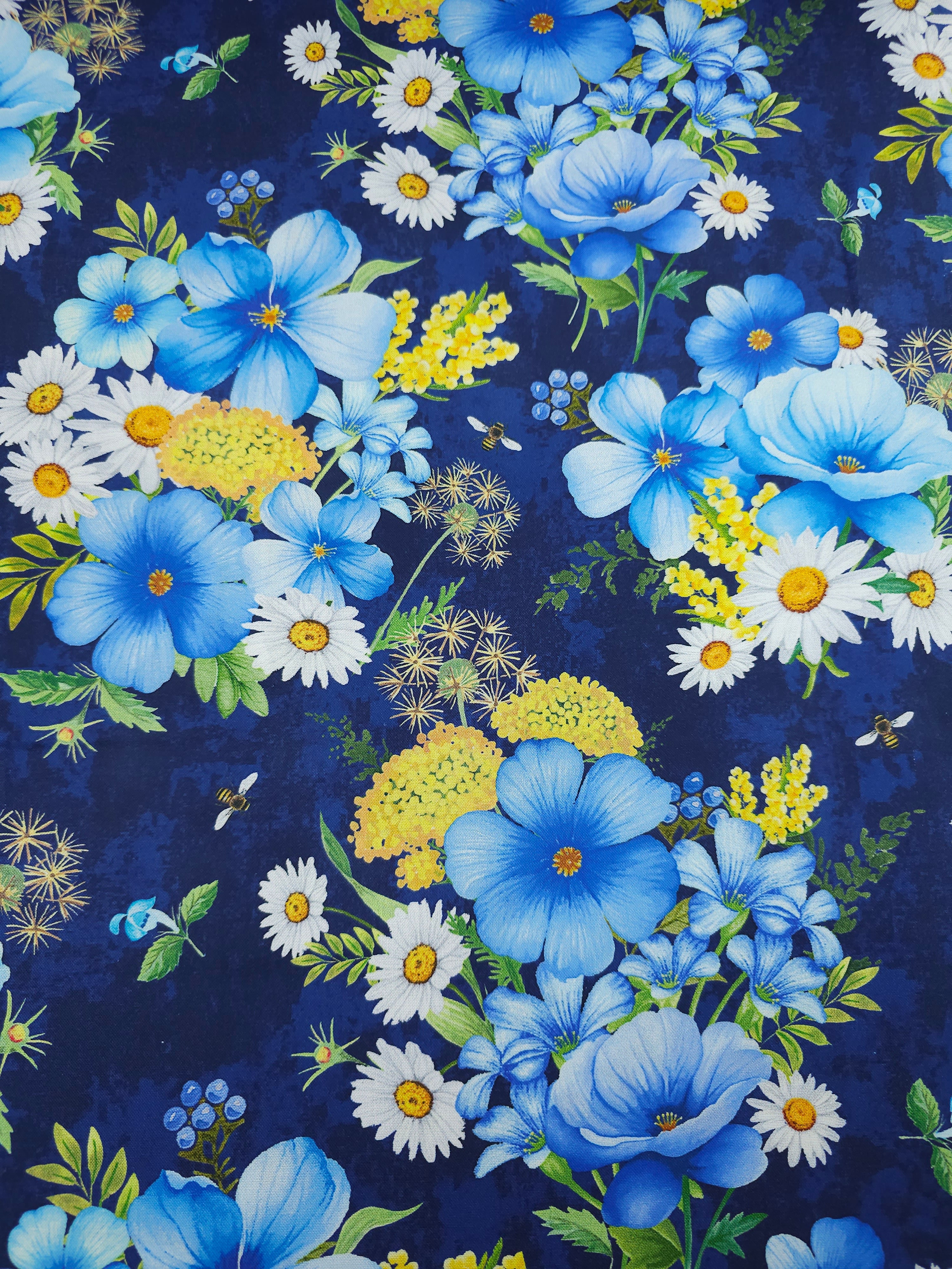 Beautiful Daisy Blues 100% Cotton