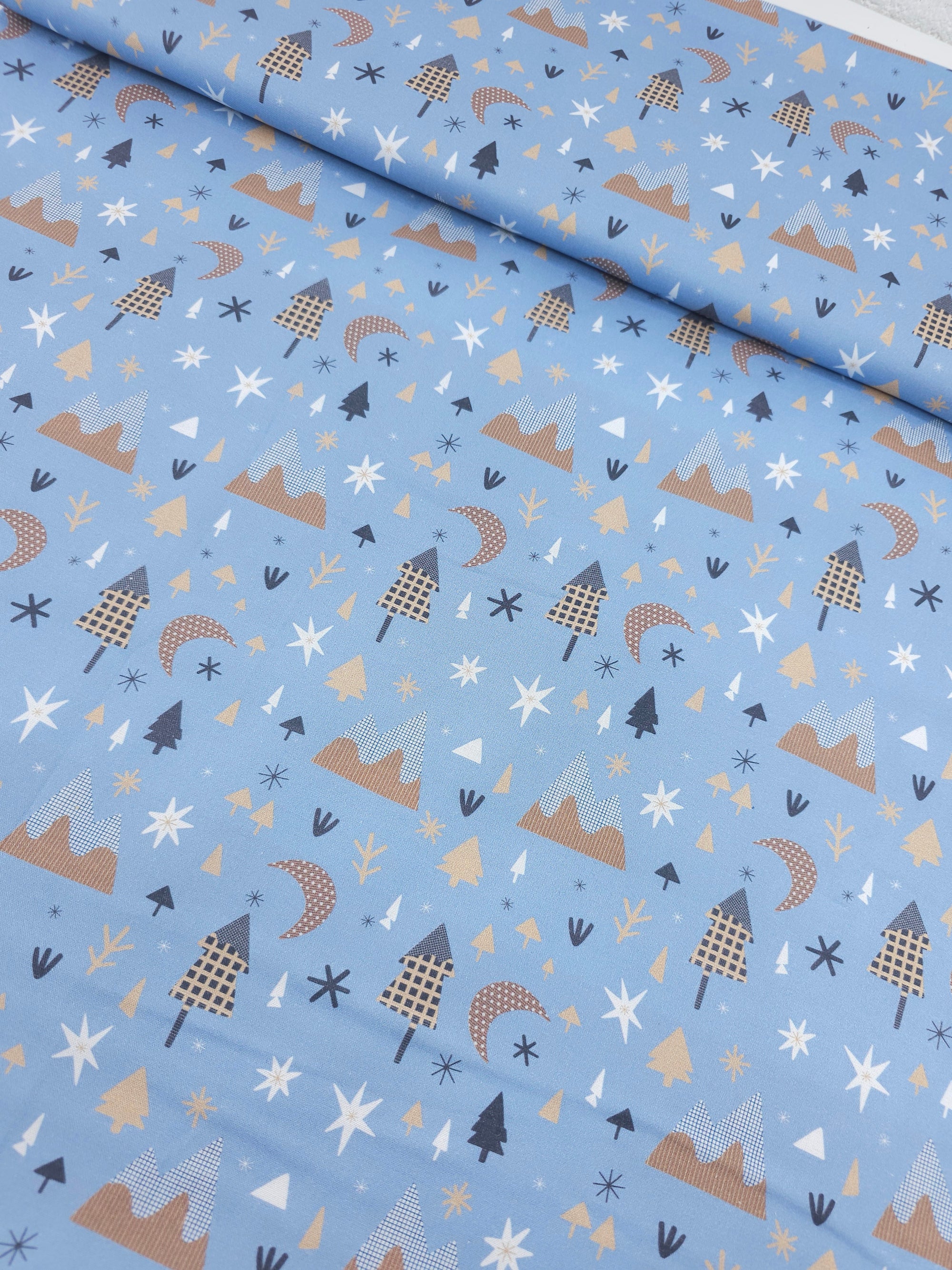 Festive Mountain Peak 100% Cotton