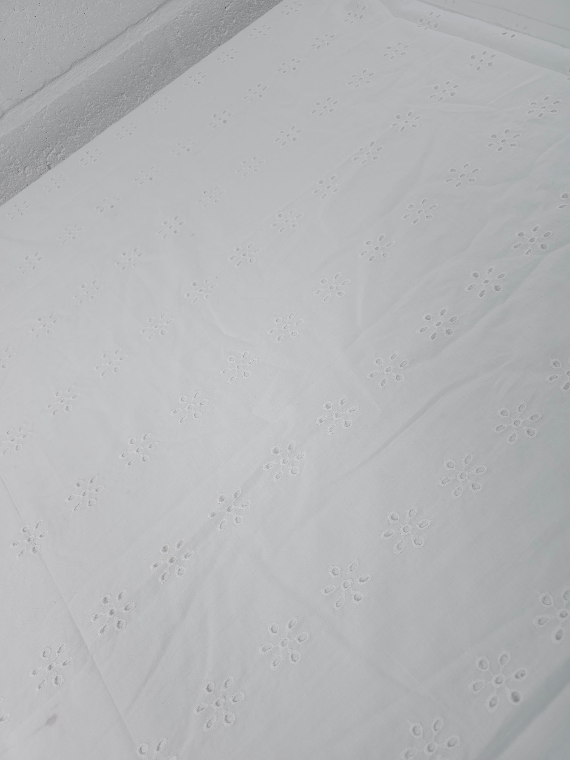White Daisy Trail Cambric Cotton Broderie Anglaise