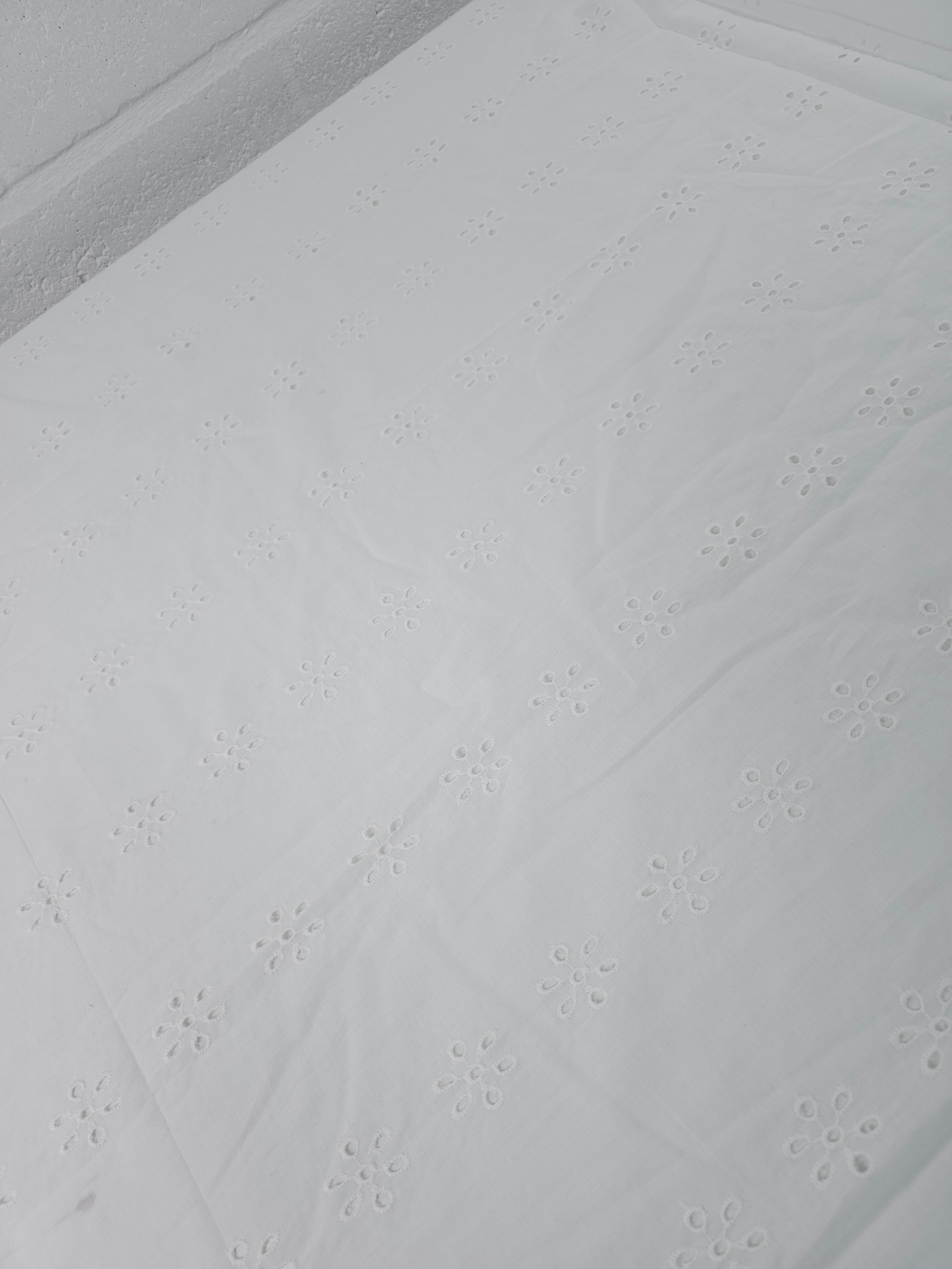 White Daisy Trail Cambric Cotton Broderie Anglaise