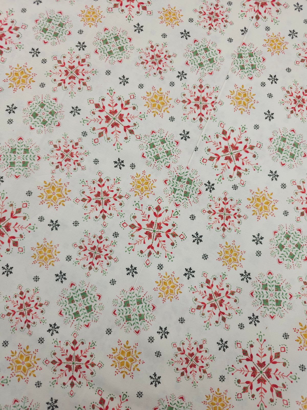 Traditional Falling Snowflakes 100% Cotton