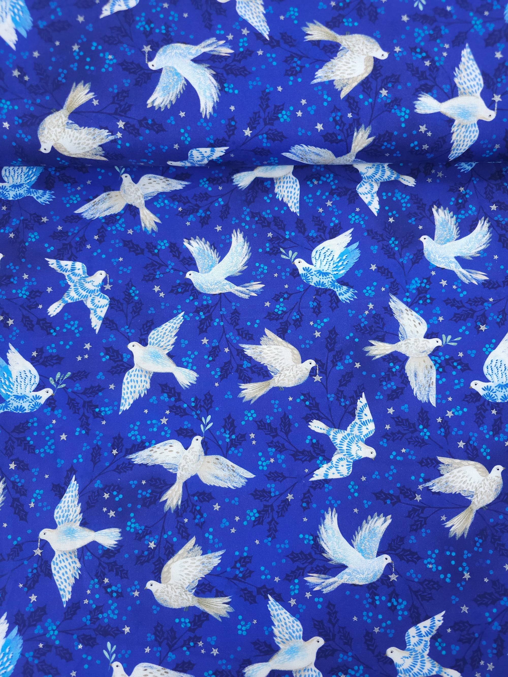 Blue Star Dove 100% Cotton- Robert Kaufman