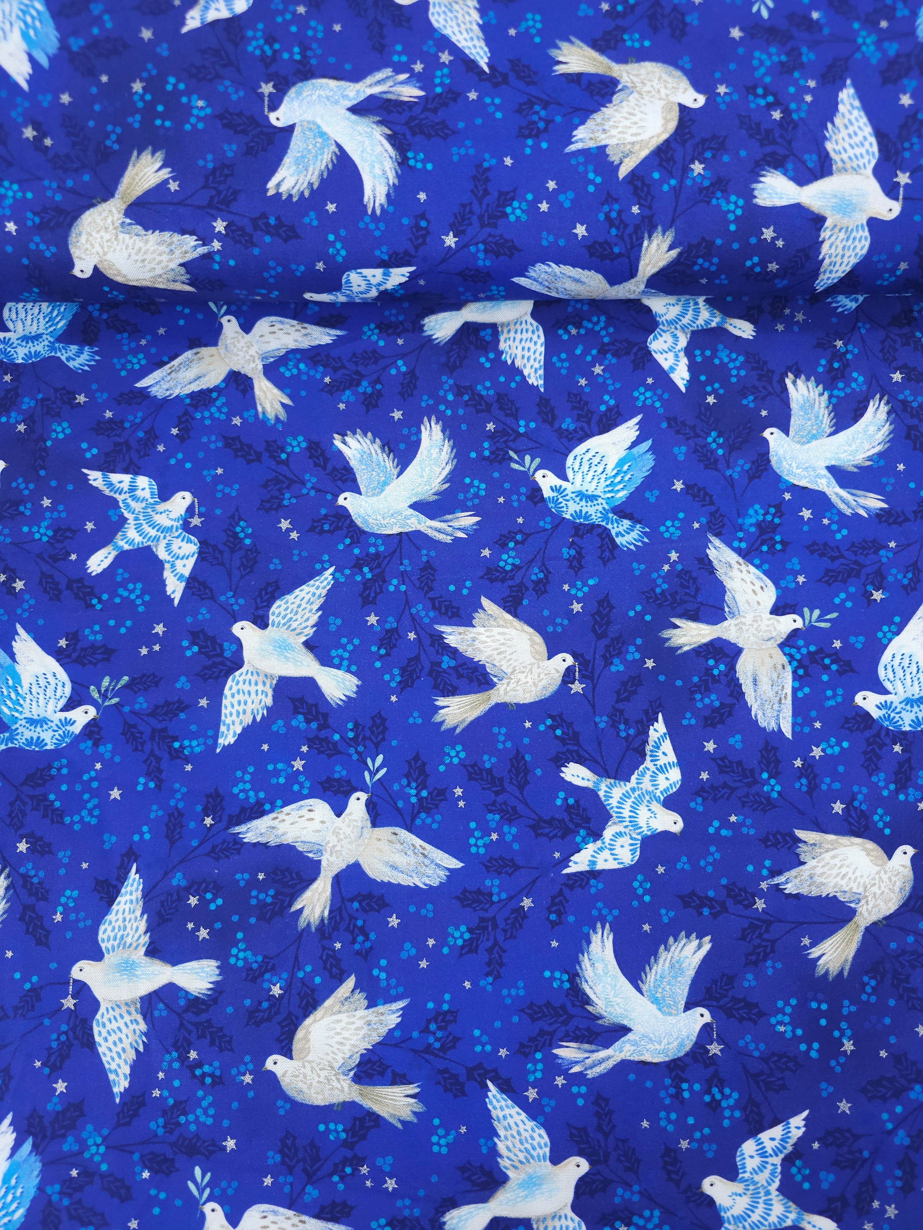 Blue Star Dove 100% Cotton- Robert Kaufman