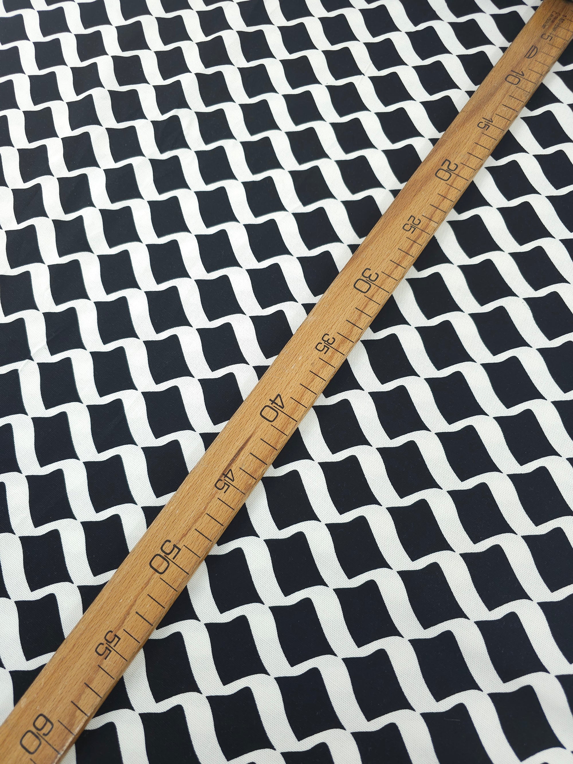 Black/Ivory Wavy Diamond Canvas Cotton