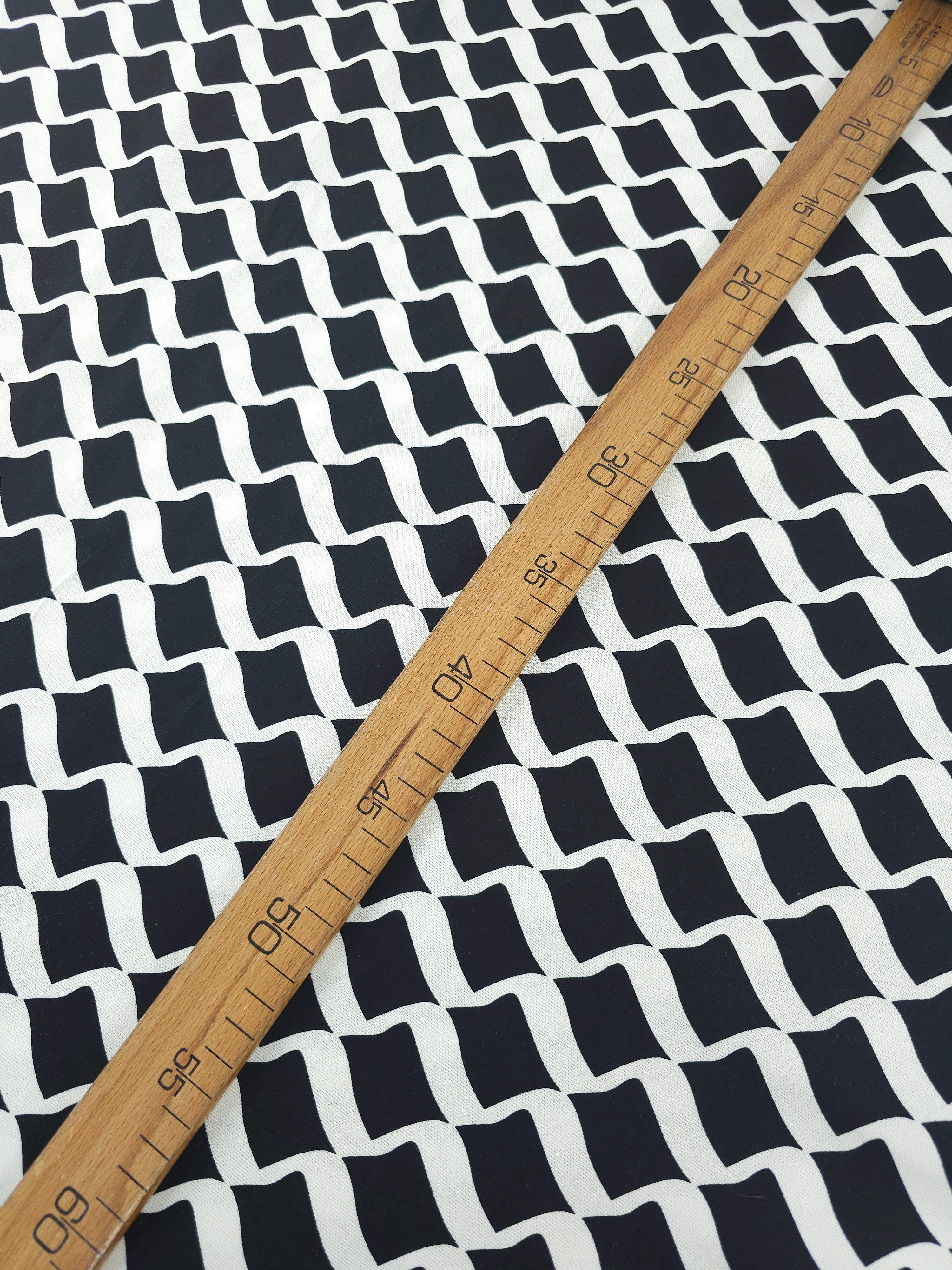 Black/Ivory Wavy Diamond Canvas Cotton