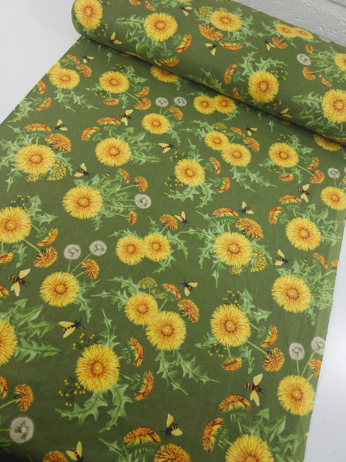 Dandelion Bee Lightweight Flannel Cotton
