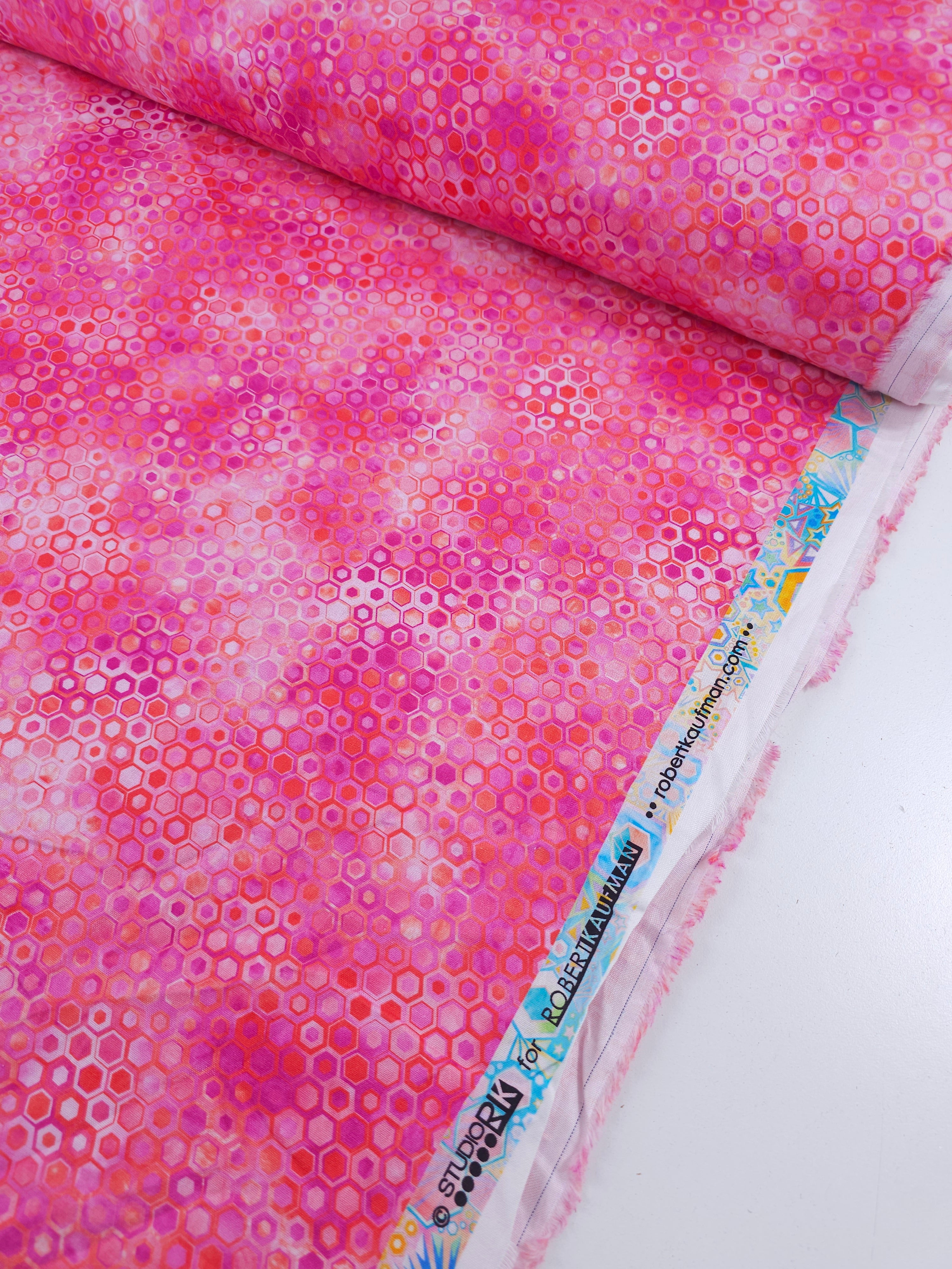 Pink Hexagon Phantasma 100% Cotton - Robert Kaufman