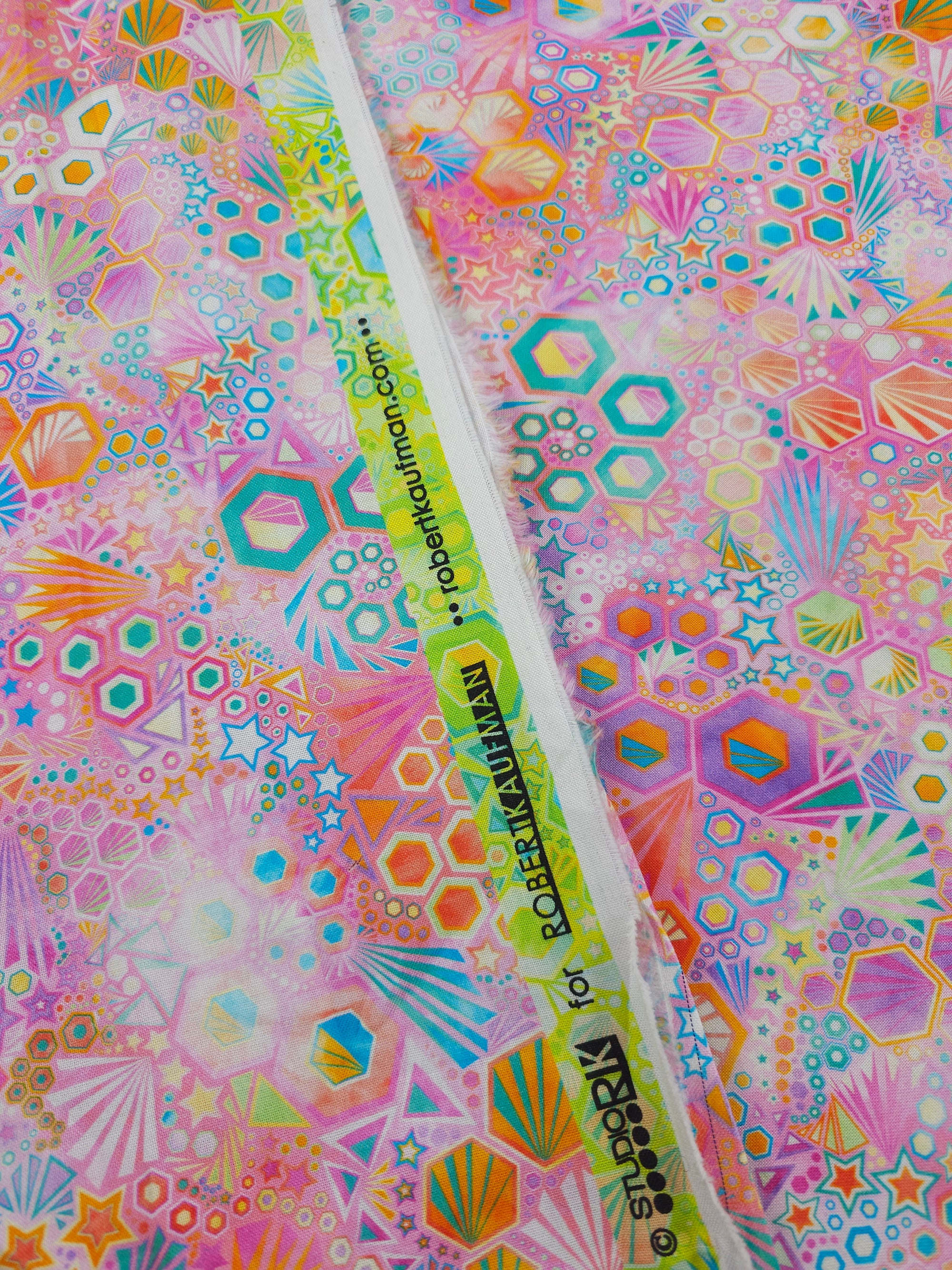 Pink Star Phantasma 100% Cotton - Robert Kaufman