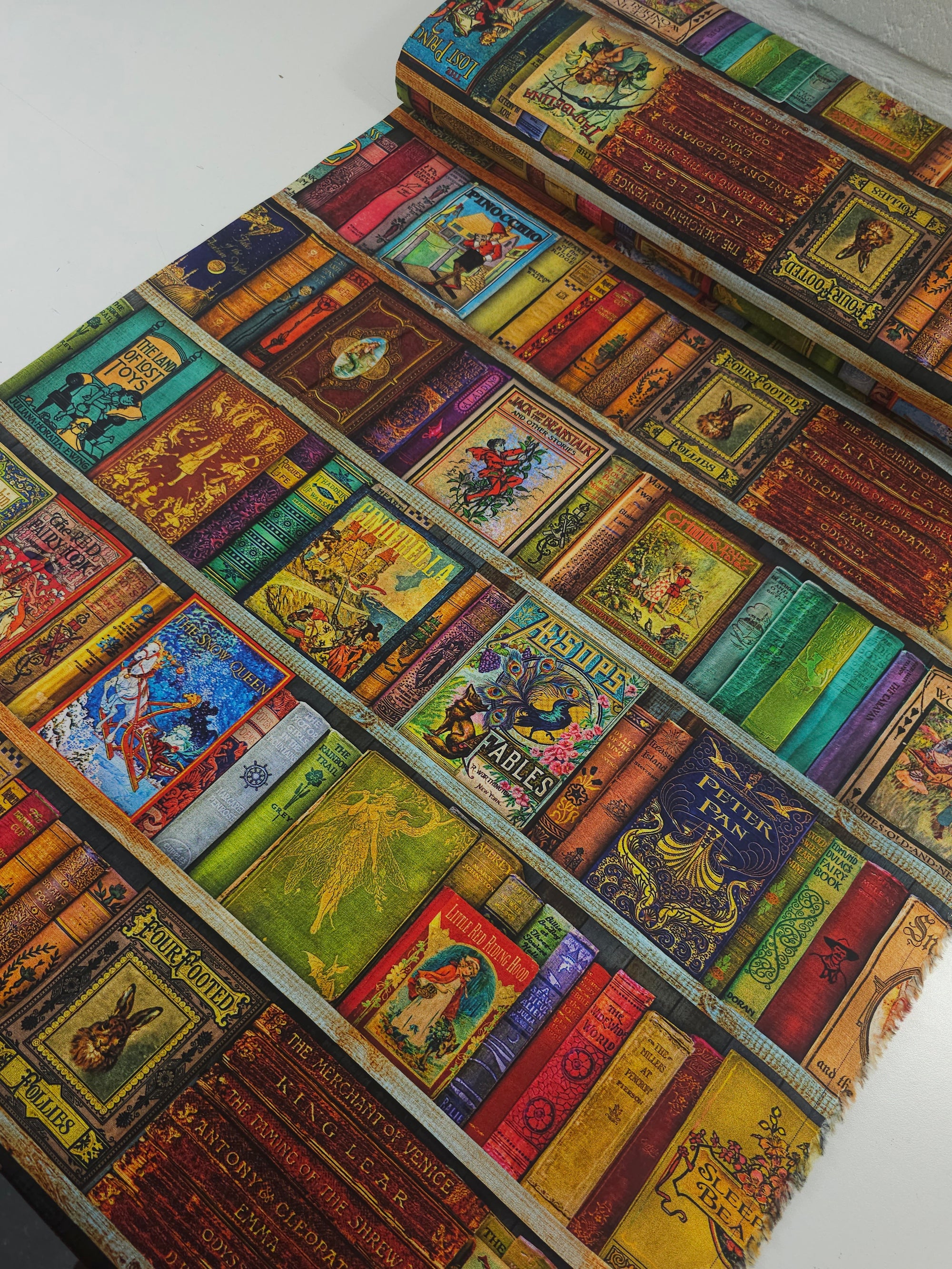 Vintage Library Bookshelf 100% Cotton - Robert Kaufman