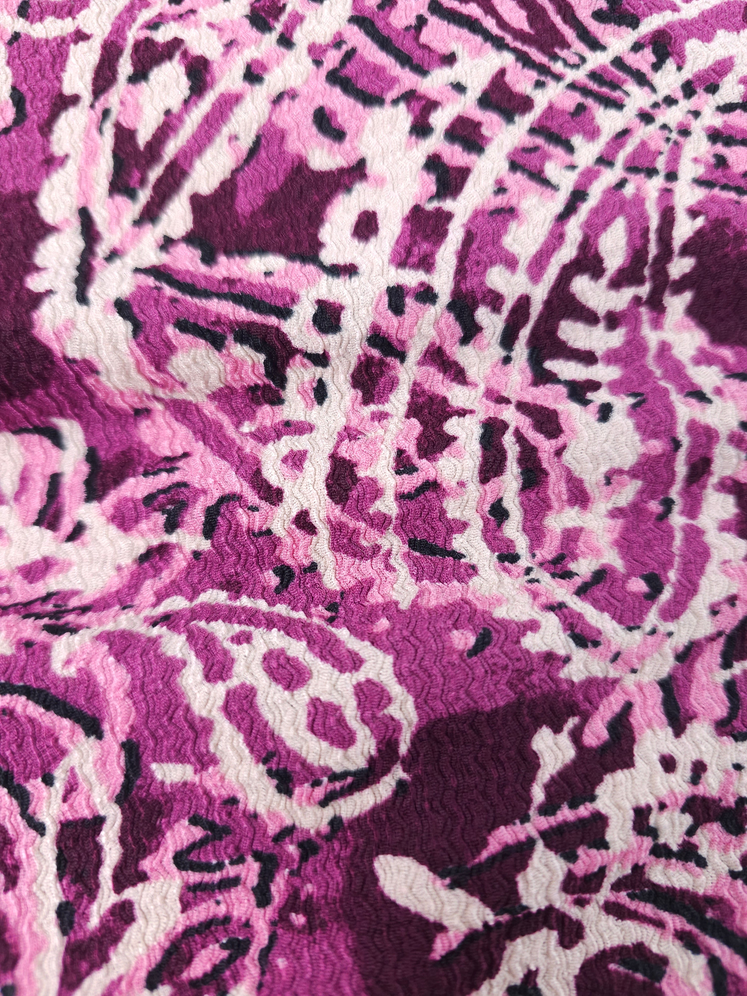 Magenta paisley wiggle Fabric- 4m piece