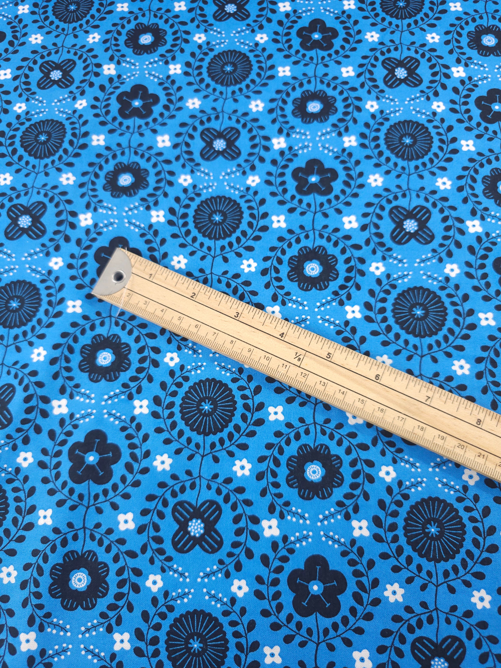 Blue/Black Abstract Flower Wreath 100% Cotton
