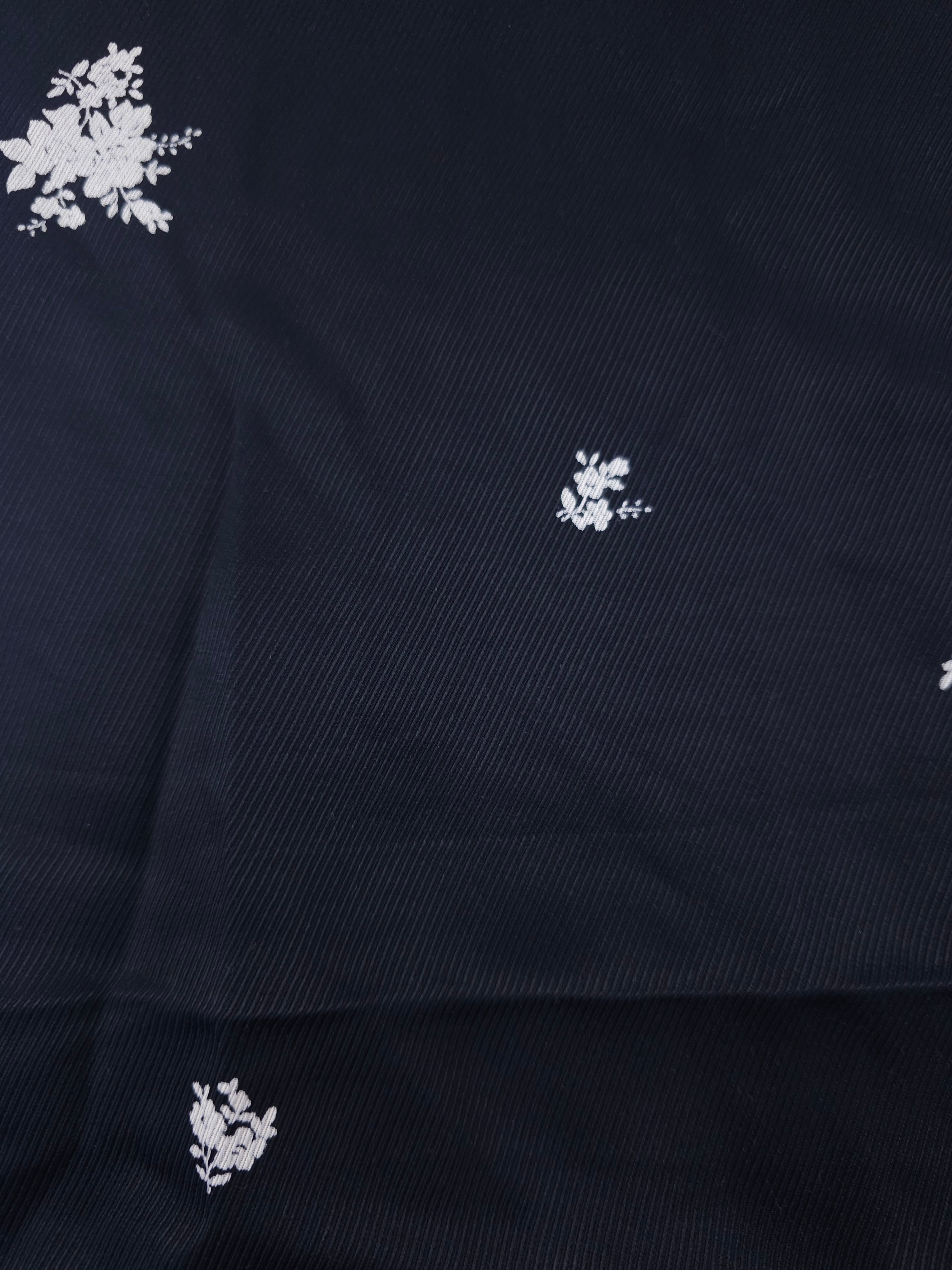 Diluted flower Viscose- 1.2m piece
