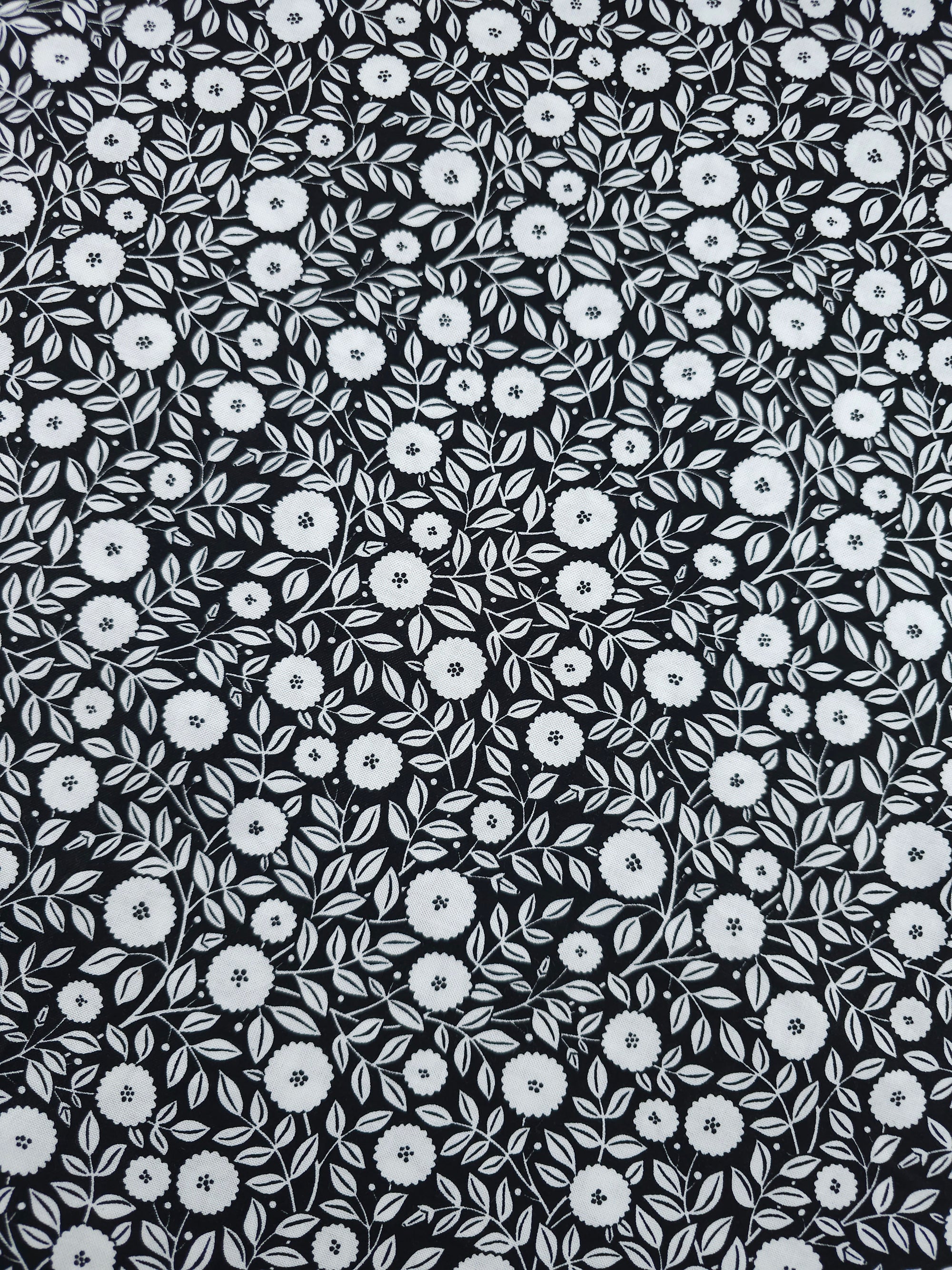 Black/White Puff Leaf Bloom 100% Cotton - Benartex