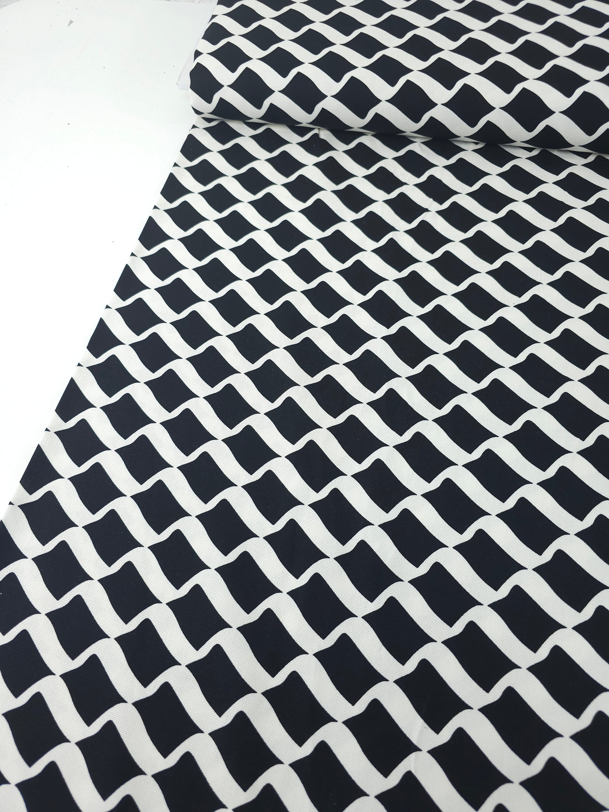 Black/Ivory Wavy Diamond Canvas Cotton