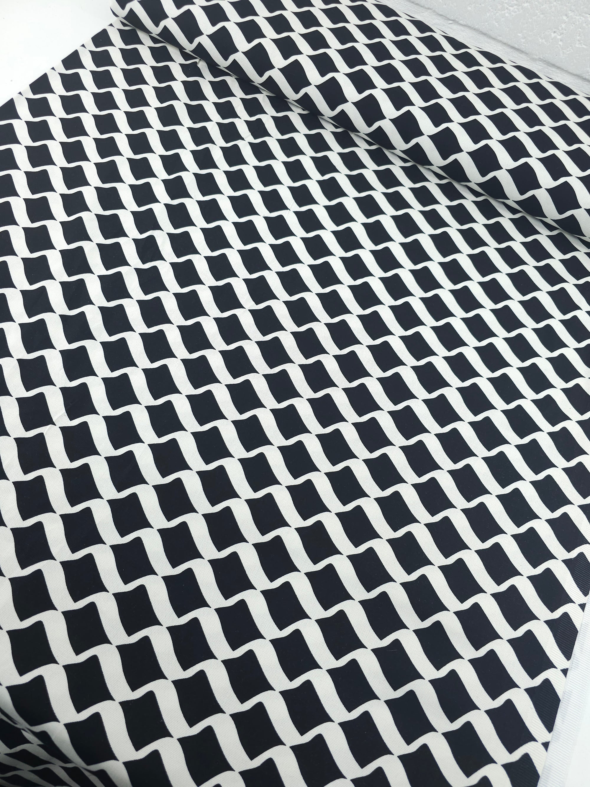 Black/Ivory Wavy Diamond Canvas Cotton