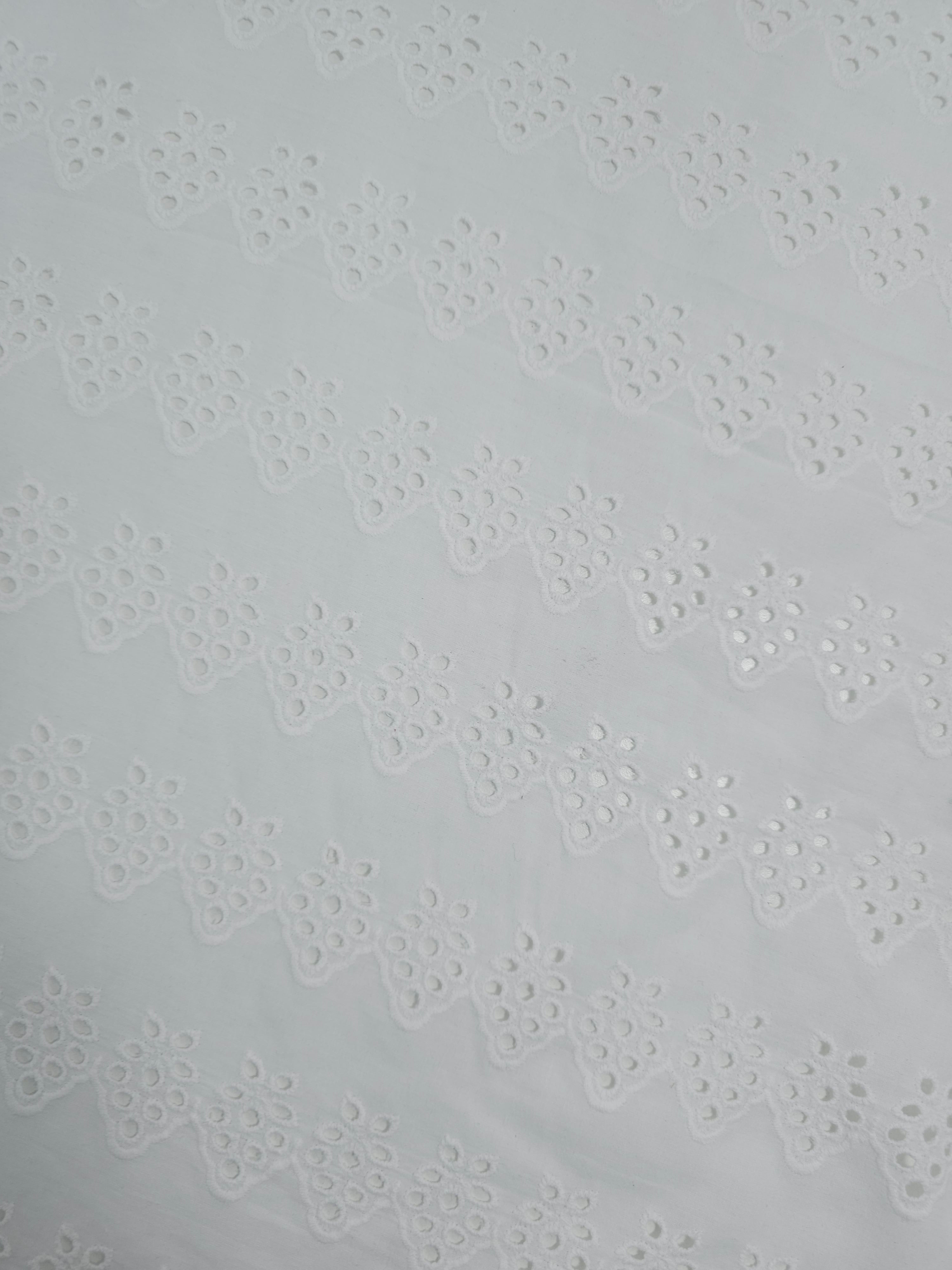 White Diasy Petal Track Cambric Cotton Broderie Anglaise