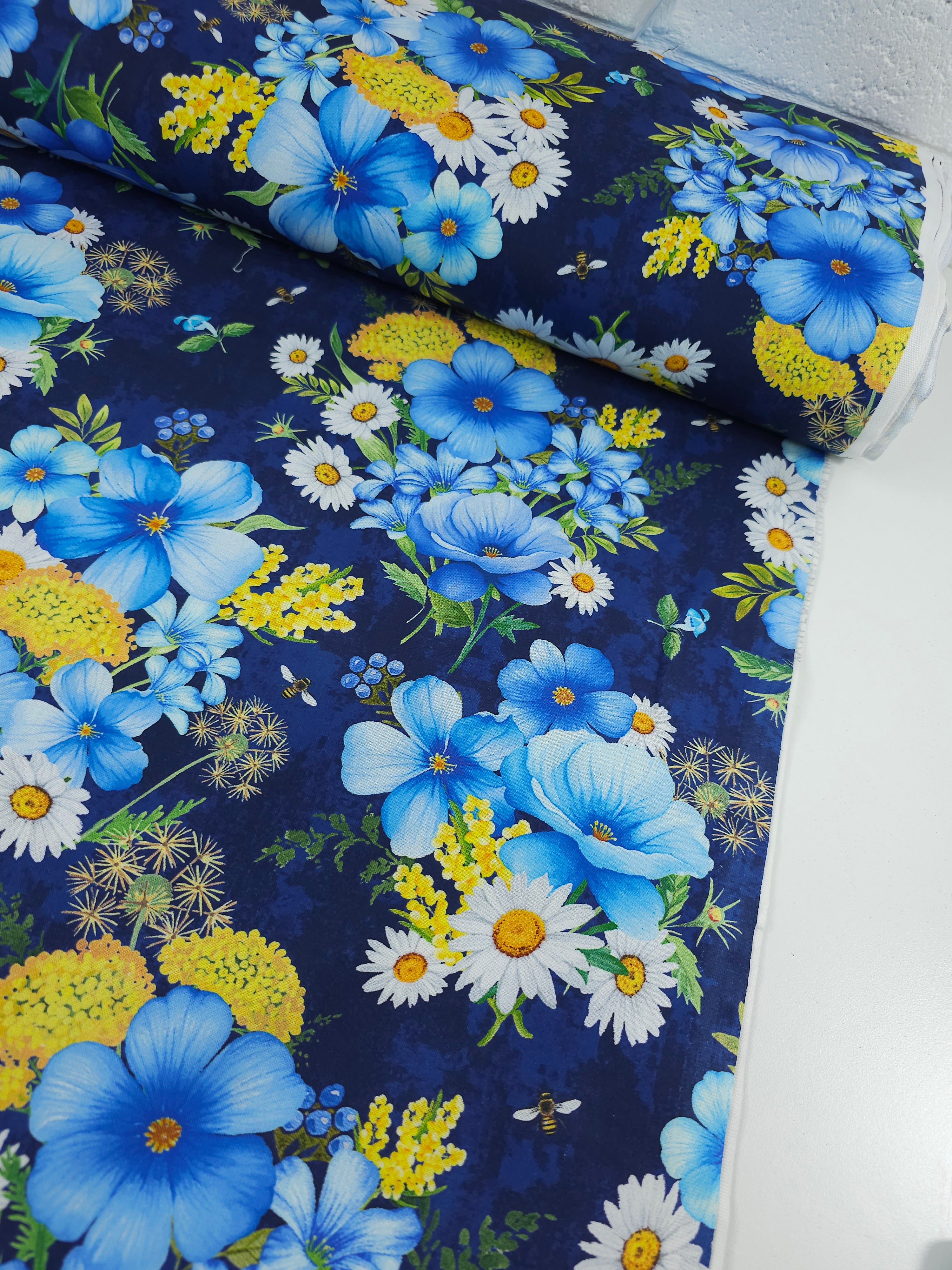 Beautiful Daisy Blues 100% Cotton