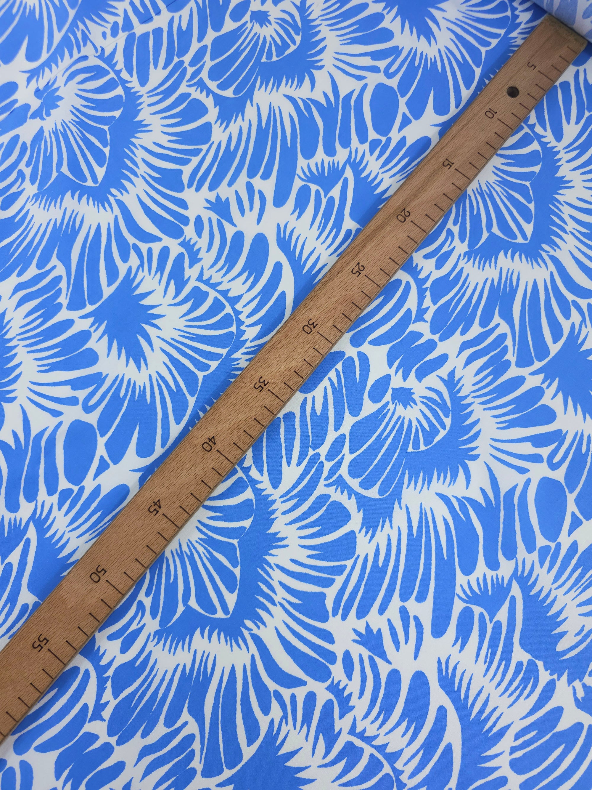 Periwinkle Blur Abstract Fan Leaf Cotton Poplin