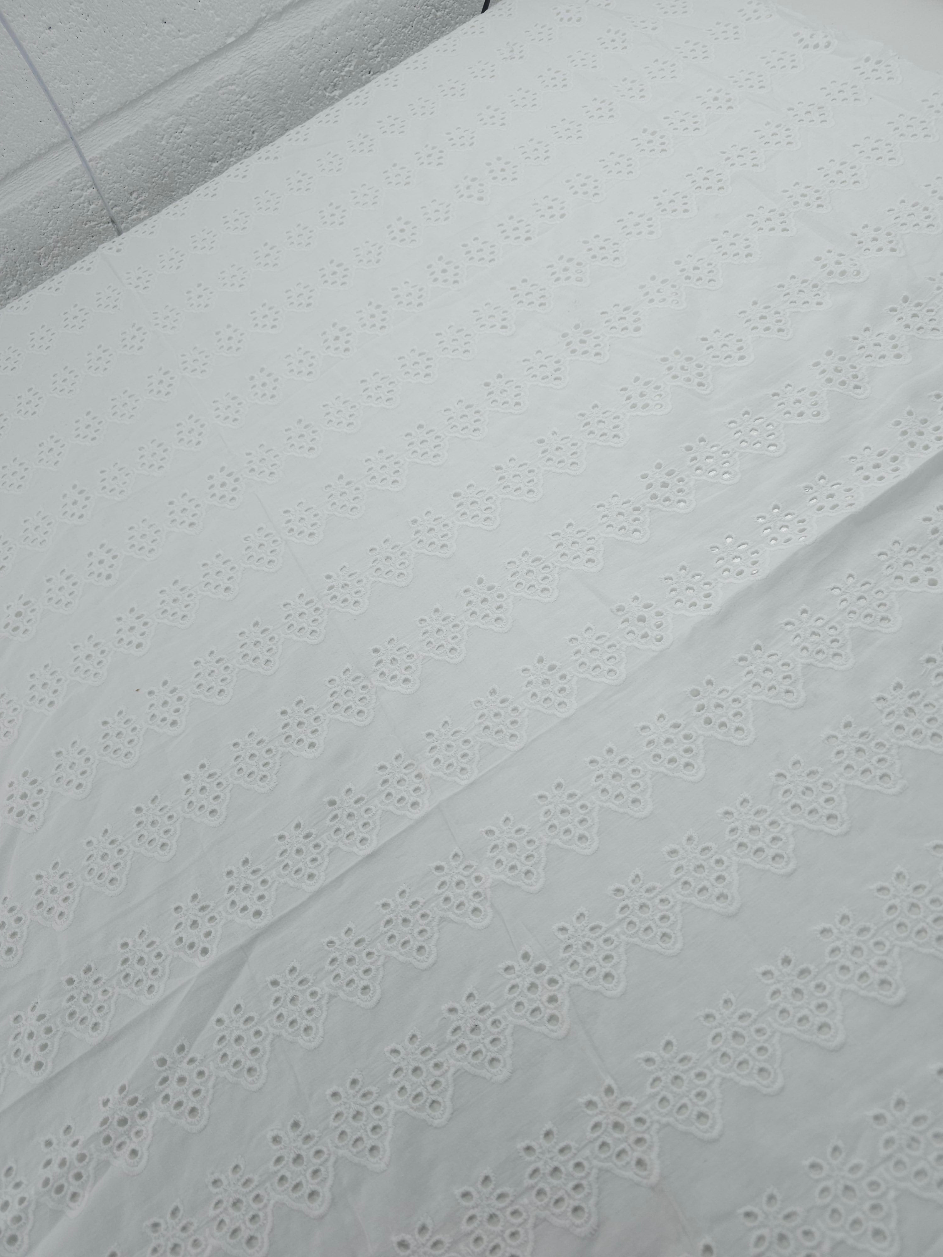 White Diasy Petal Track Cambric Cotton Broderie Anglaise