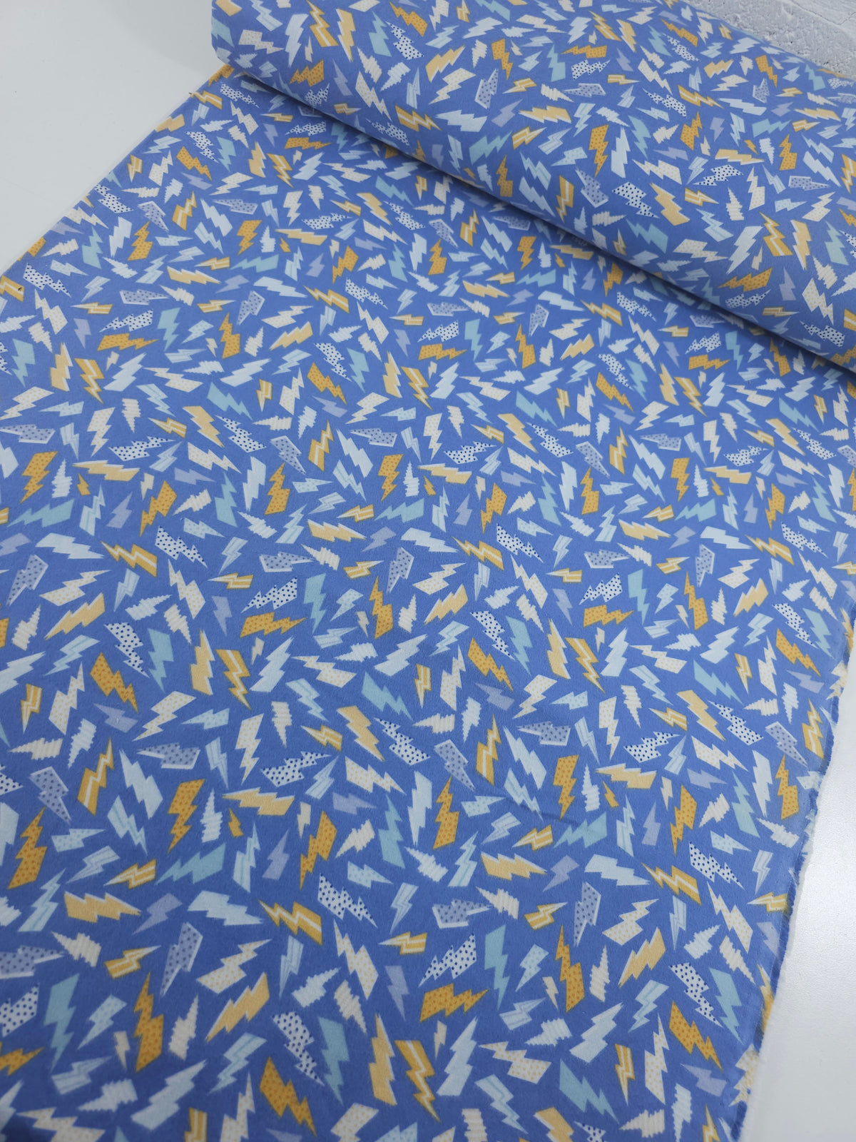 Lightning Bolts Lightweight Flannel Cotton - Robert Kaufman