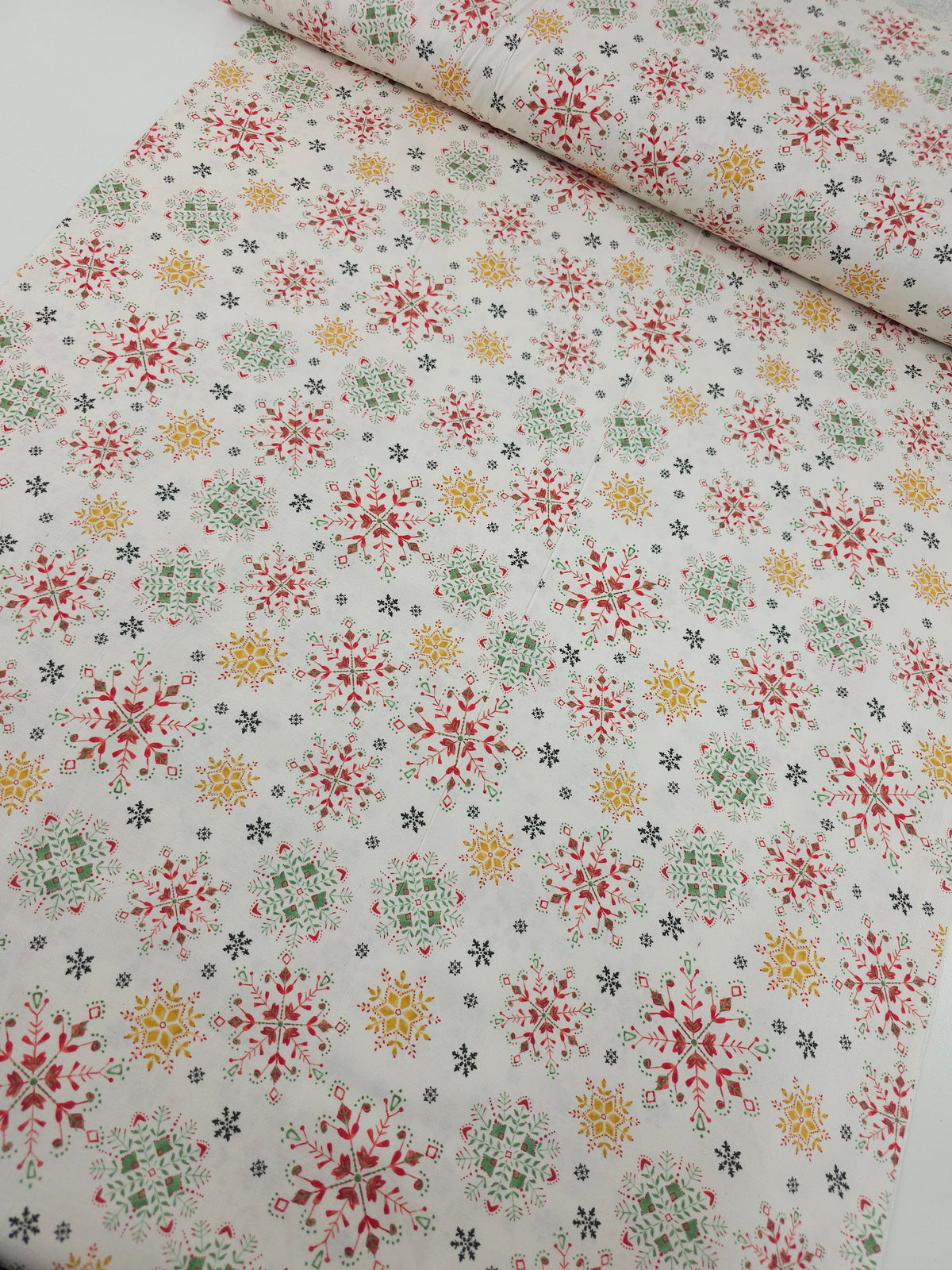 Traditional Falling Snowflakes 100% Cotton