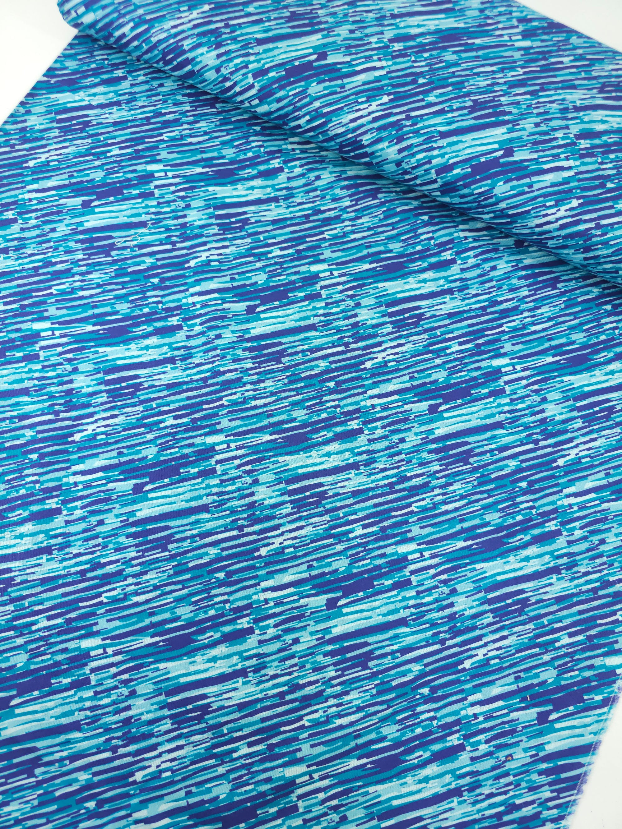 Blue/Indigo Static Diagonal Lines 100% Cotton