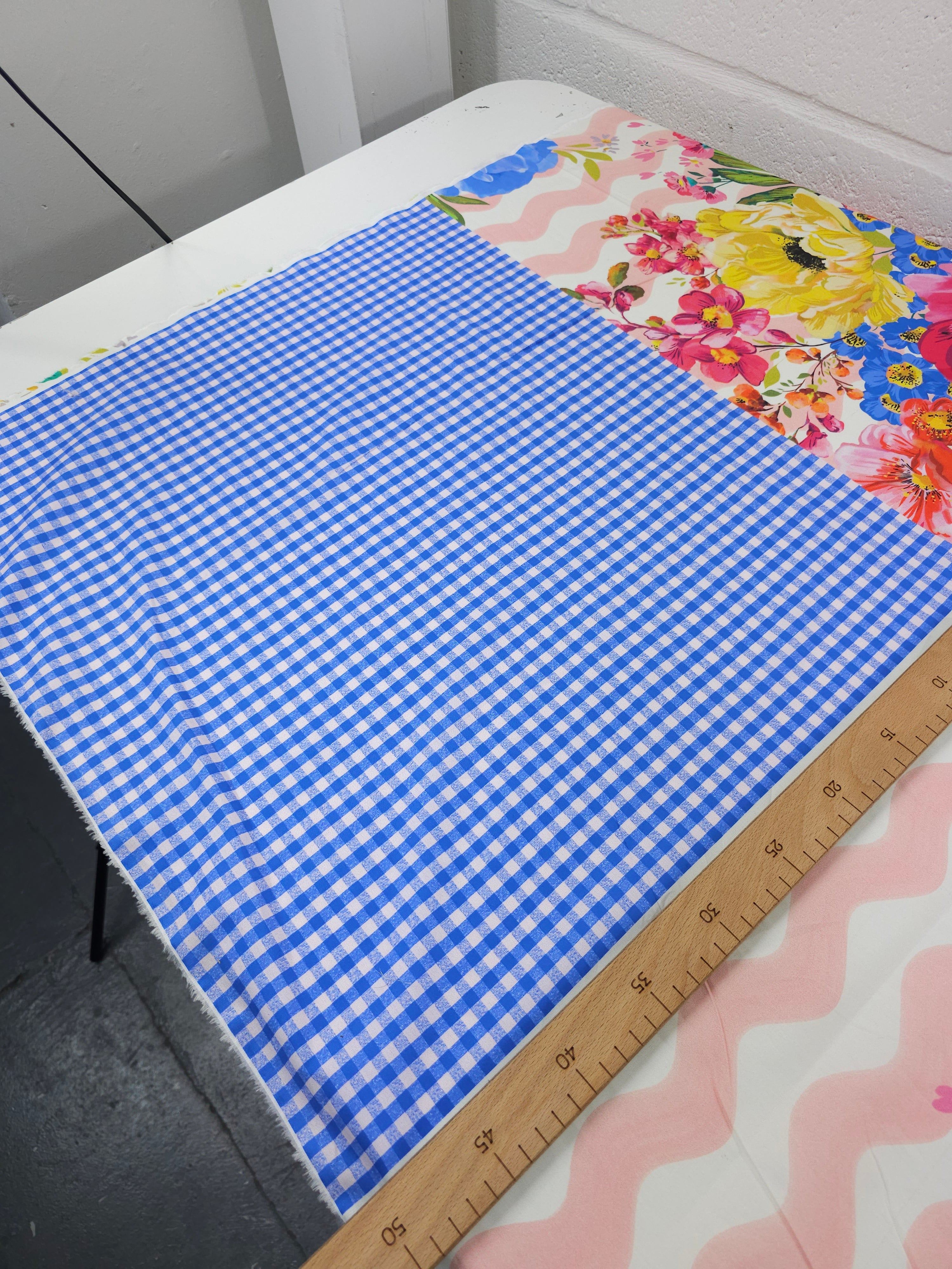 Large Wavy Bloom Floral 100% Cotton 103" *EXTRA WIDE* - 1.42m Panel