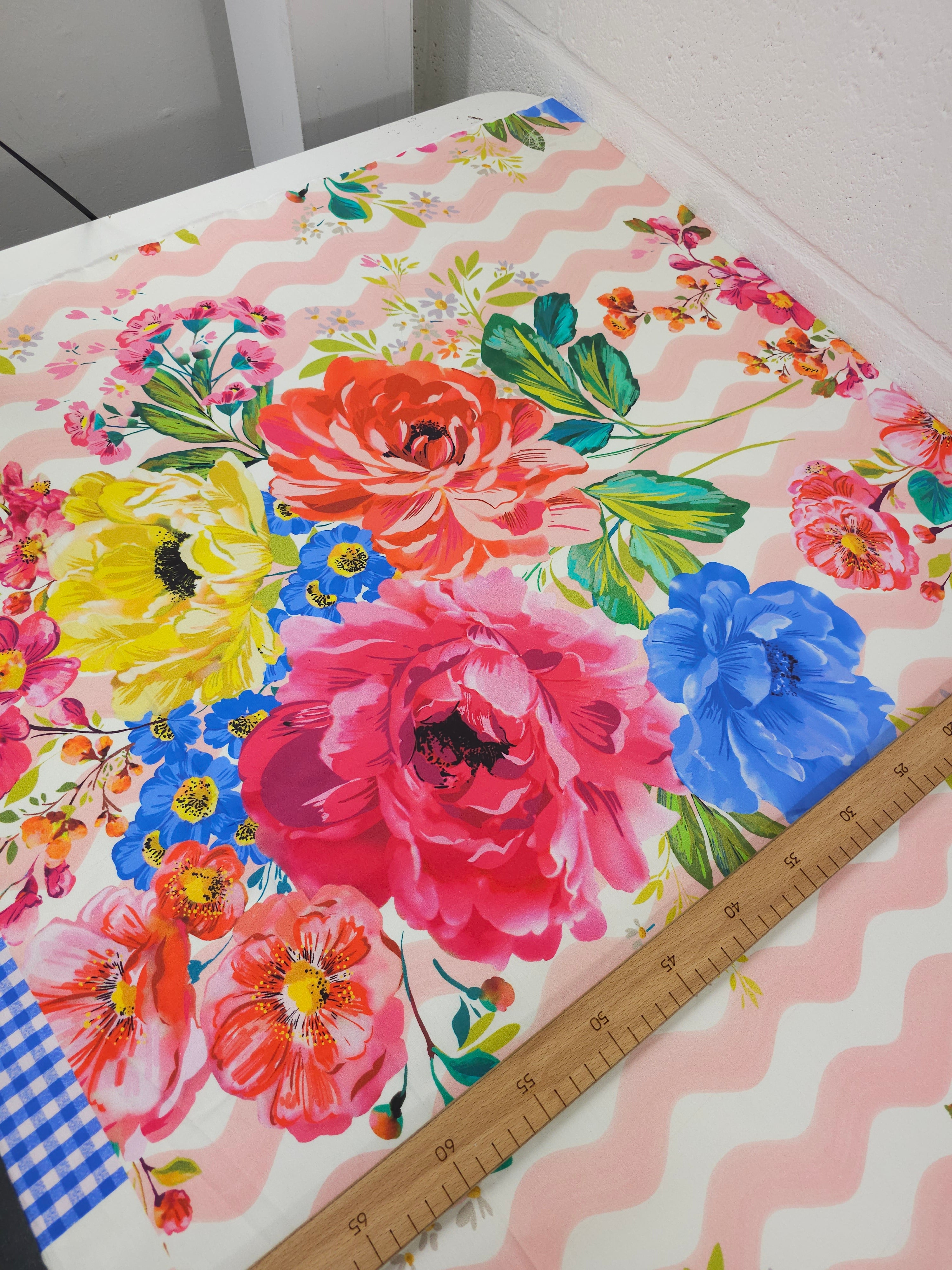 Large Wavy Bloom Floral 100% Cotton 103" *EXTRA WIDE* - 1.42m Panel