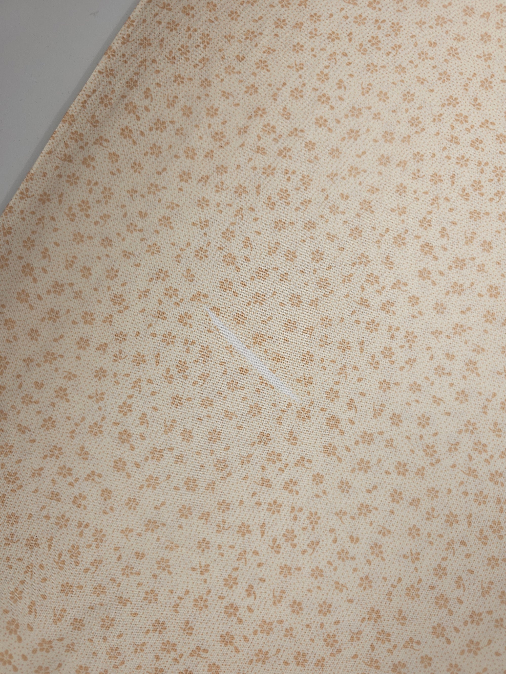 Pale Beige Ultra Mini Tossed Flowers Lightweight Cotton 60" *DEFECT*