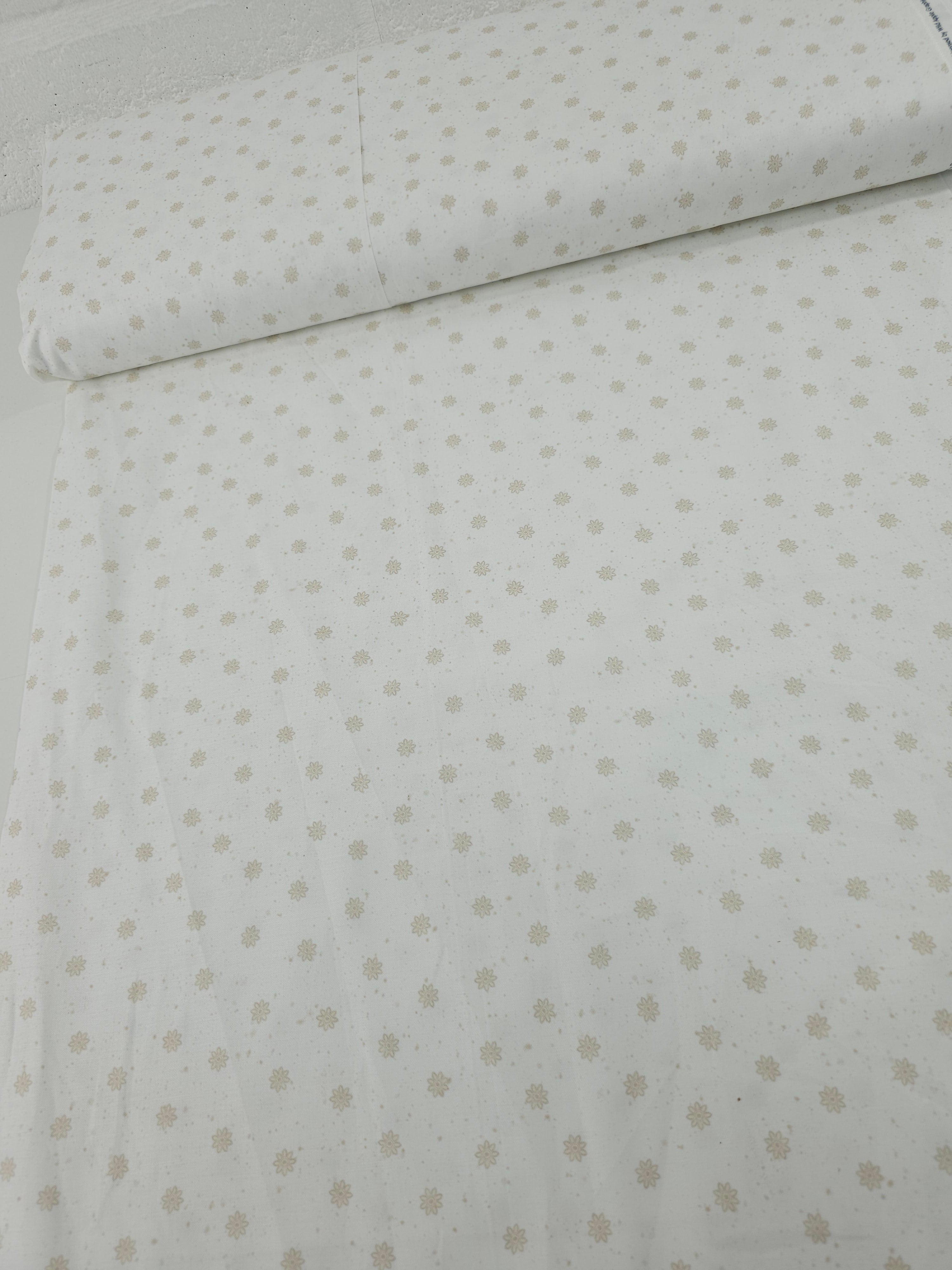 Beige/Ivory Ditsy Woodland Flower 100% Cotton