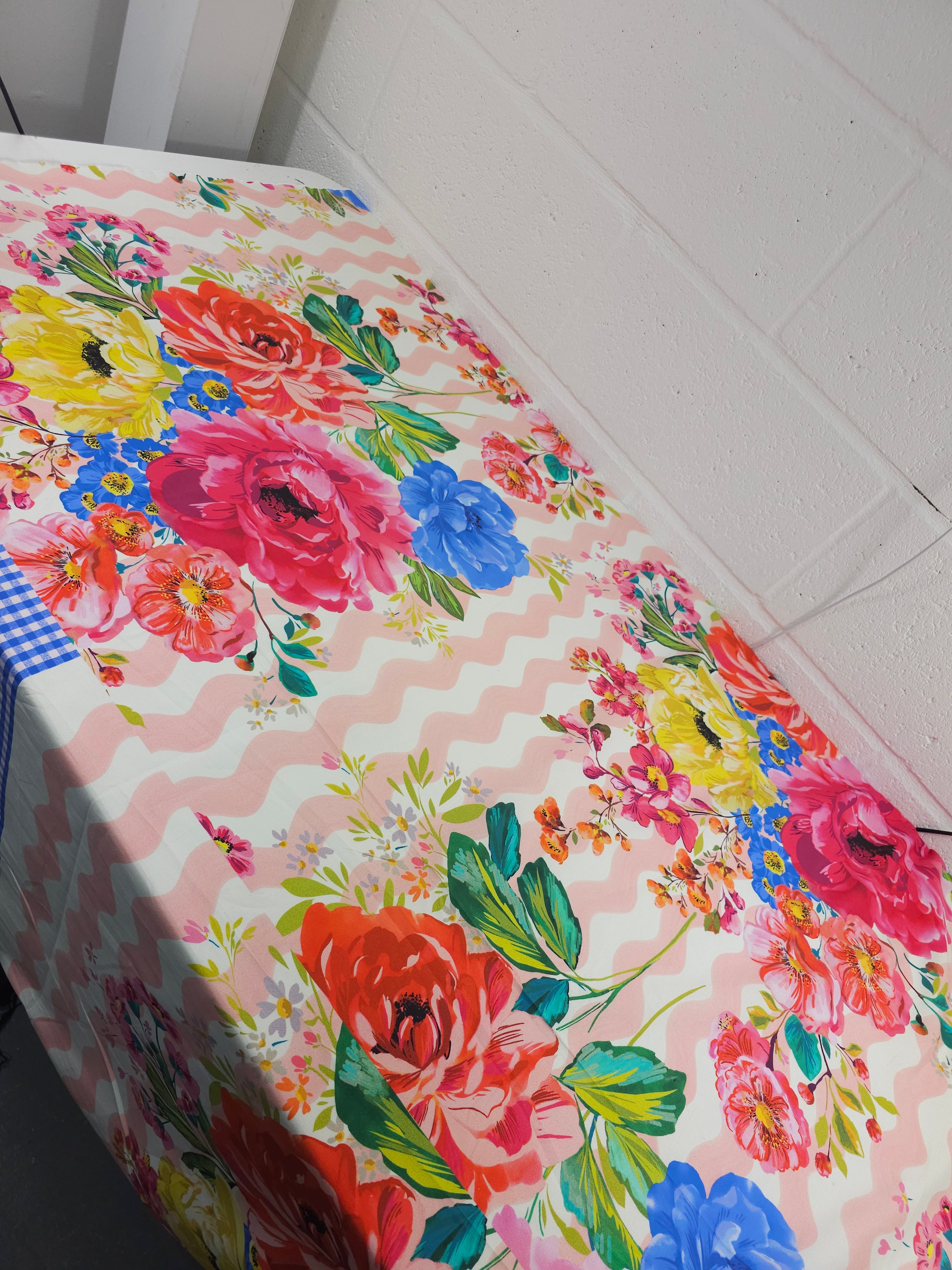 Large Wavy Bloom Floral 100% Cotton 103" *EXTRA WIDE* - 1.42m Panel