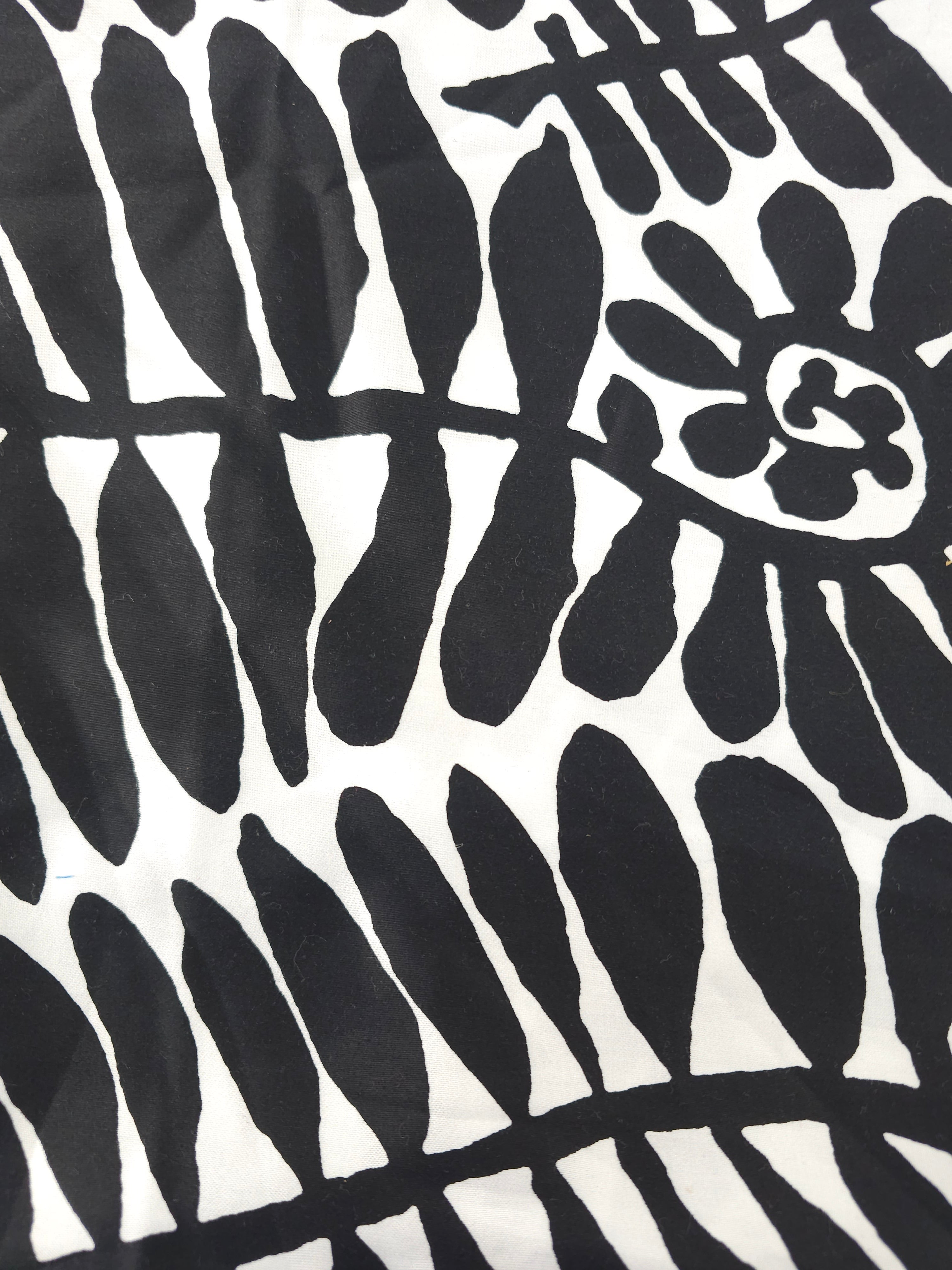 Black abstract vine Cotton sateen- 1m