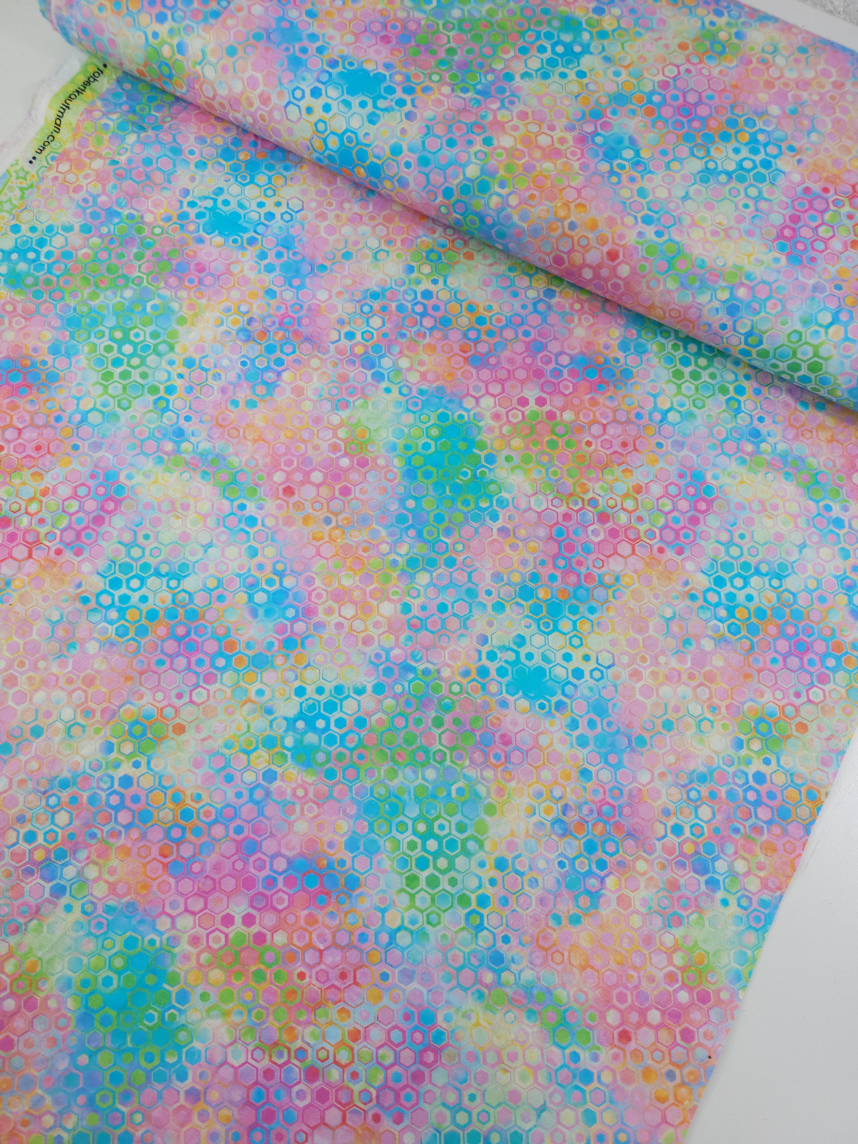 Pastel Hexagon Phantasma 100% Cotton - Robert Kaufman