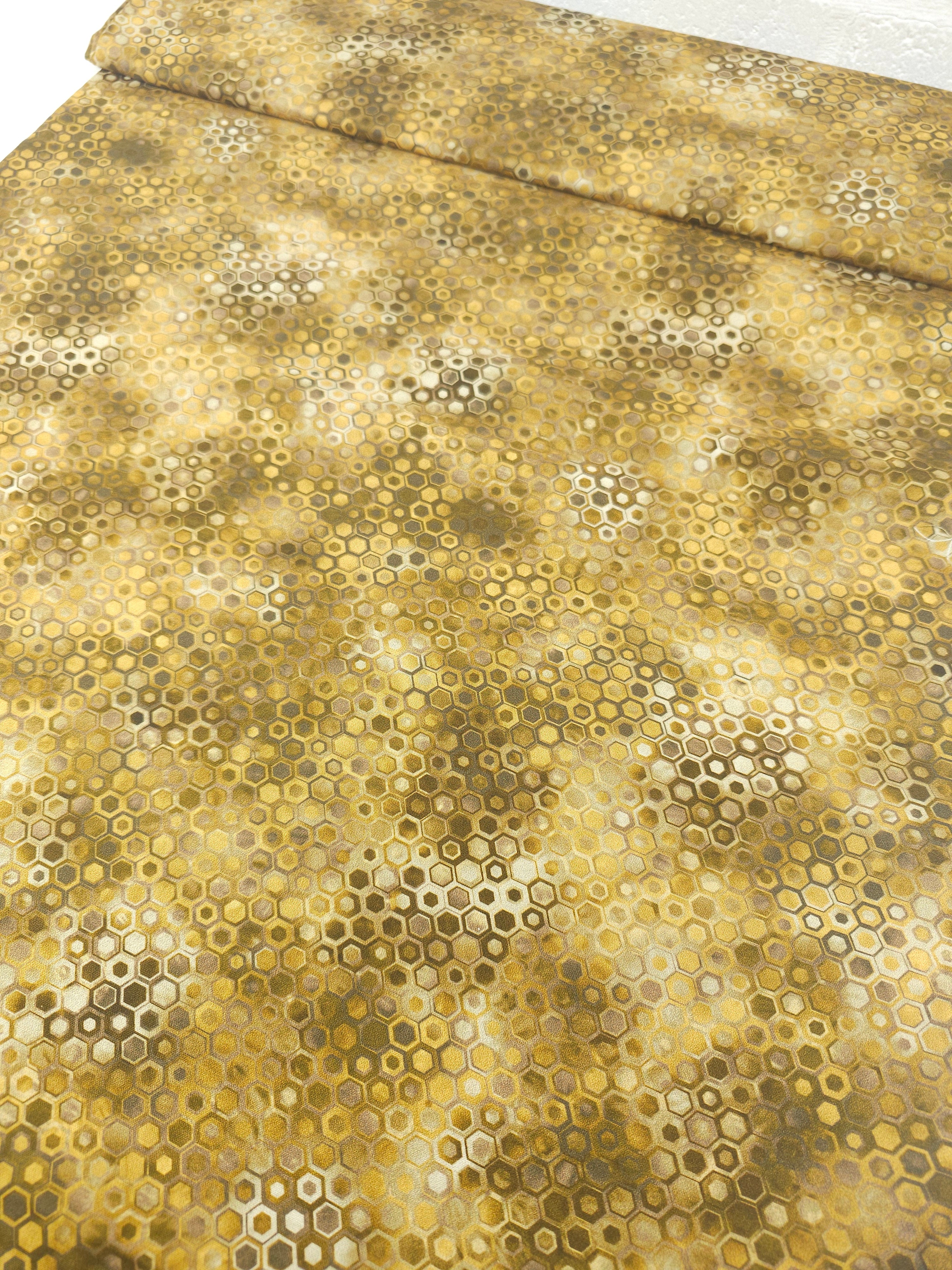 Goldie Hexagon Phantasma 100% Cotton - Robert Kaufman