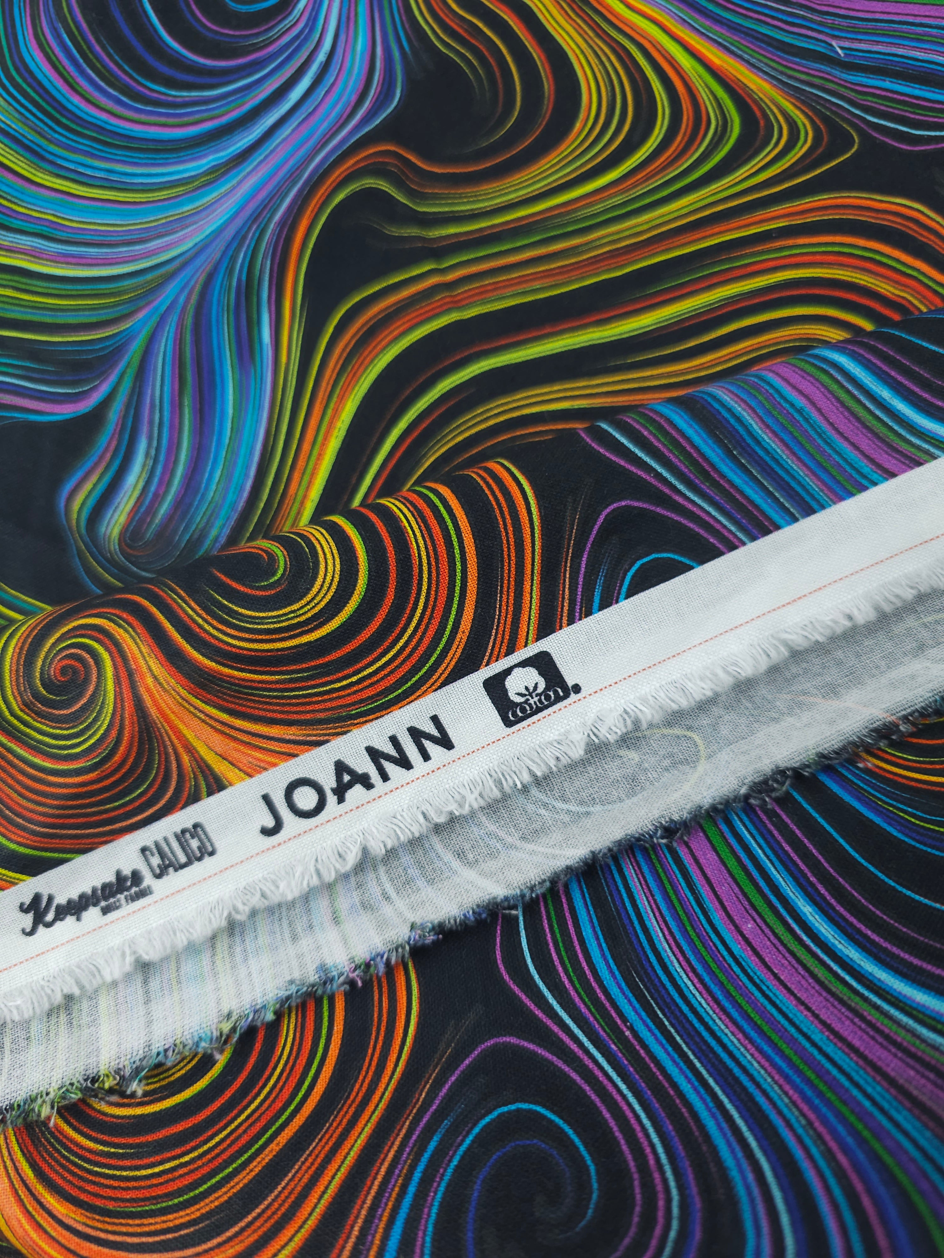 Retro Illusion Swirl 100% Cotton - Joann