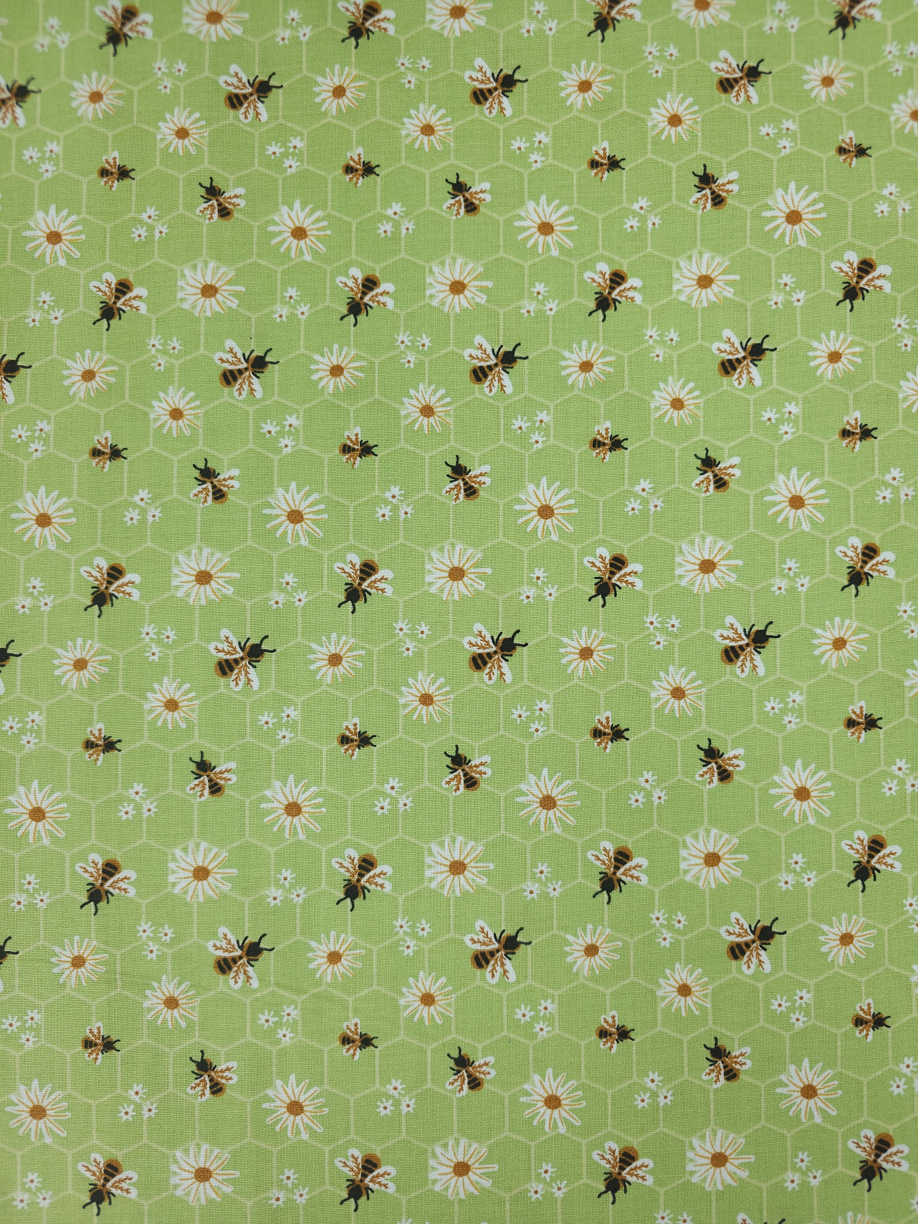 Lime Daisy Bee 100% Cotton