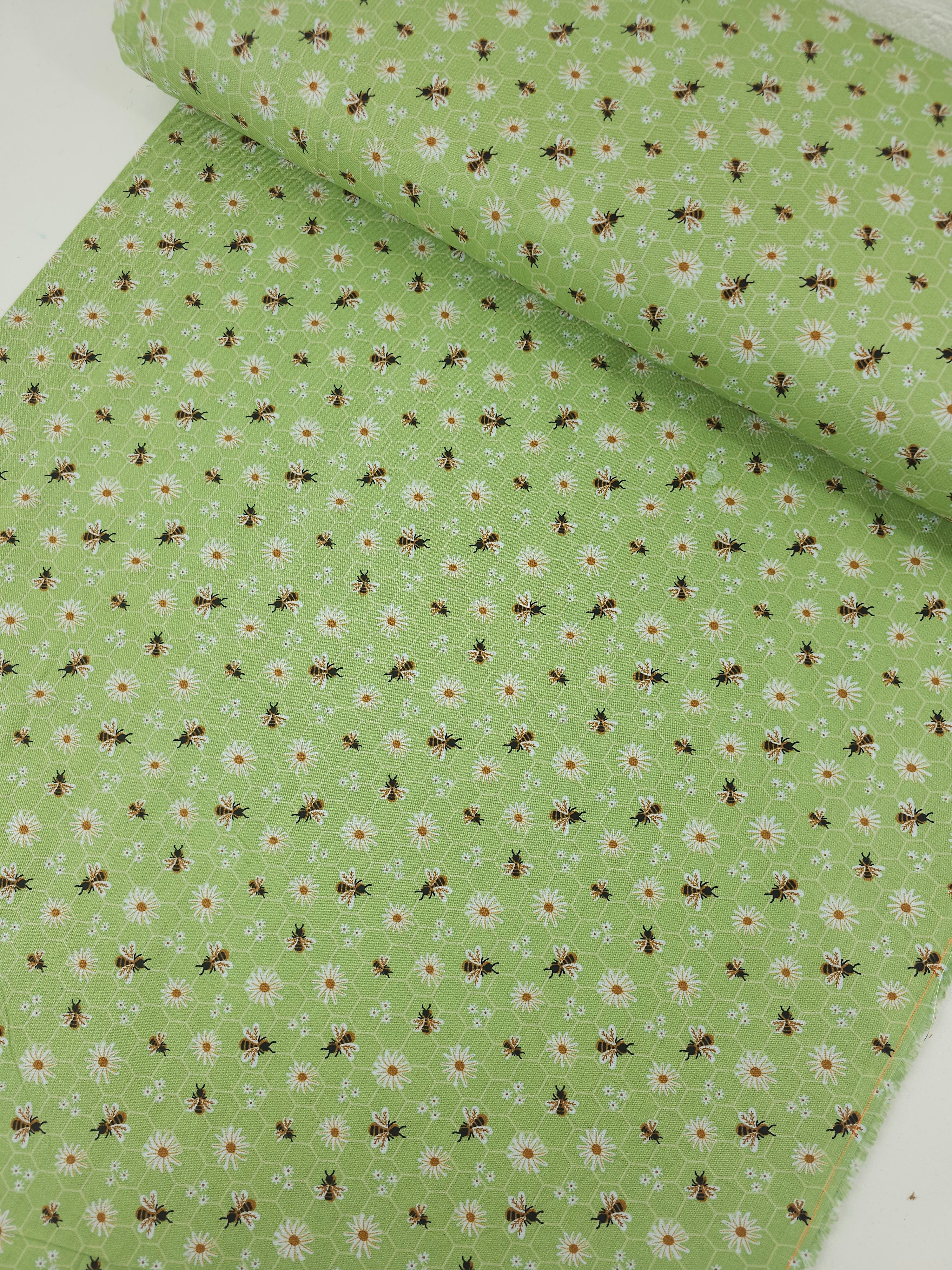 Lime Daisy Bee 100% Cotton