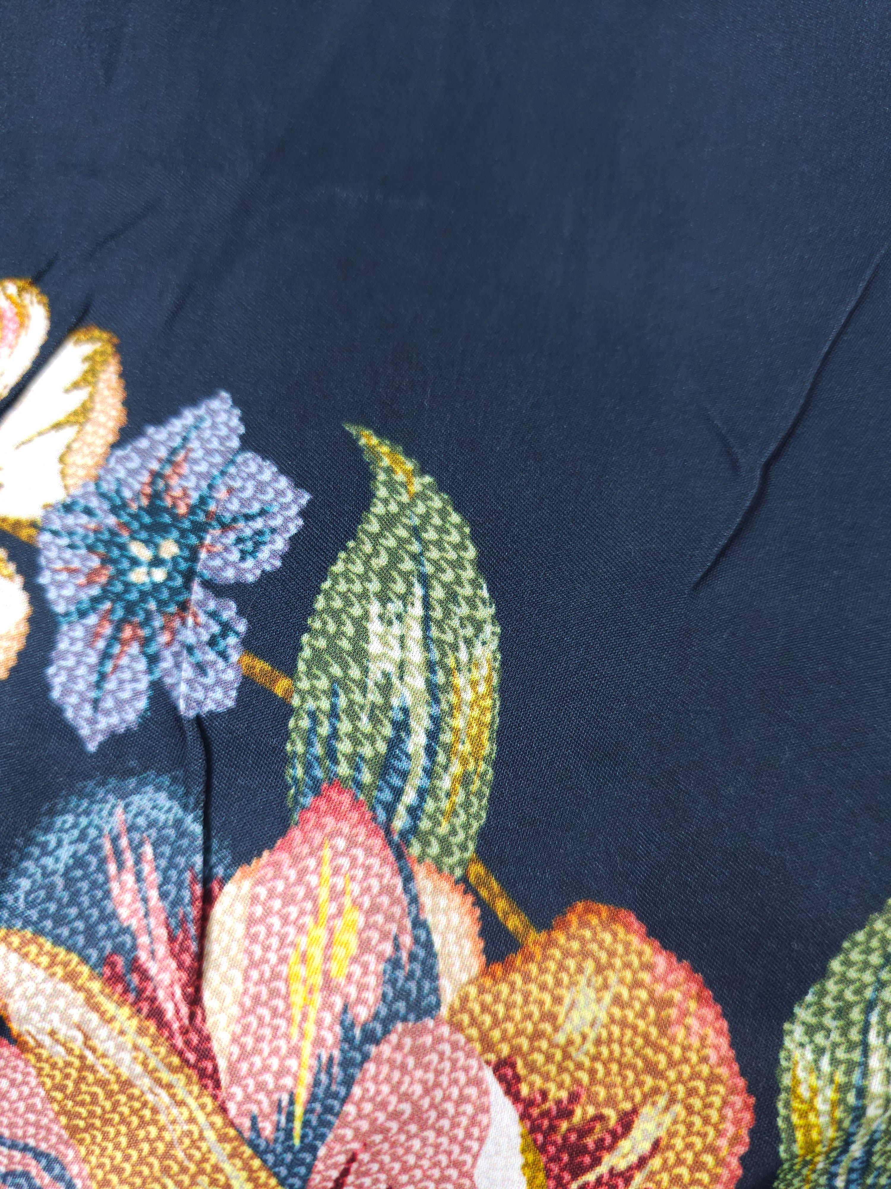 Bordering florals Viscose sateen- 5m piece