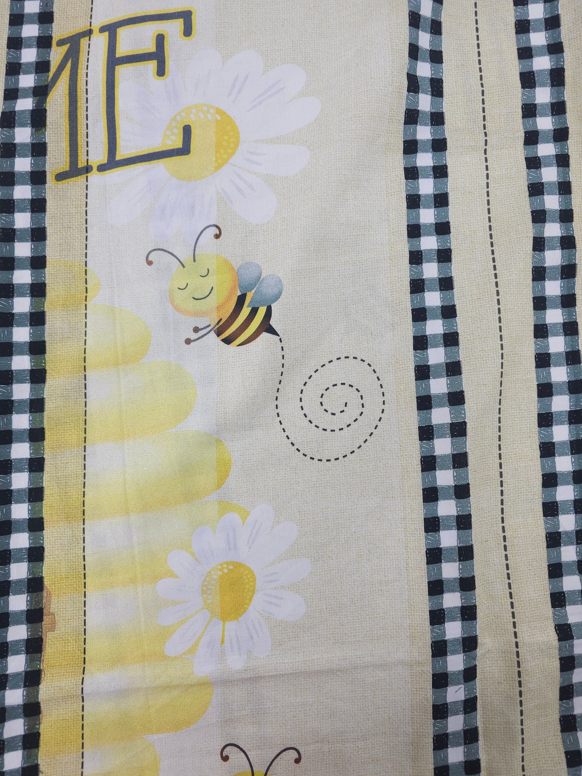 Busy bee Cotton panel- 2m piece