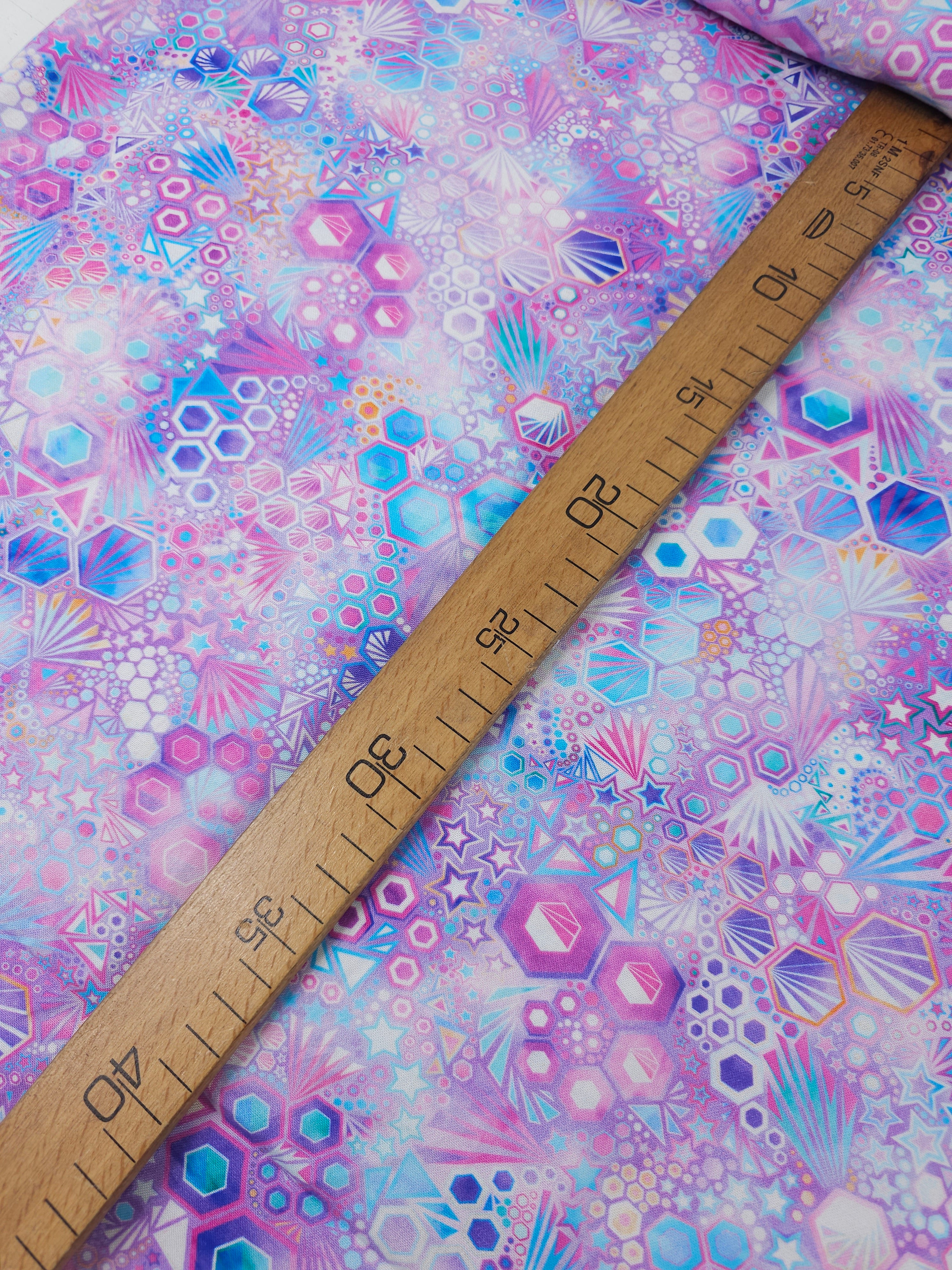 Lilac Star Phantasma 100% Cotton - Robert Kaufman
