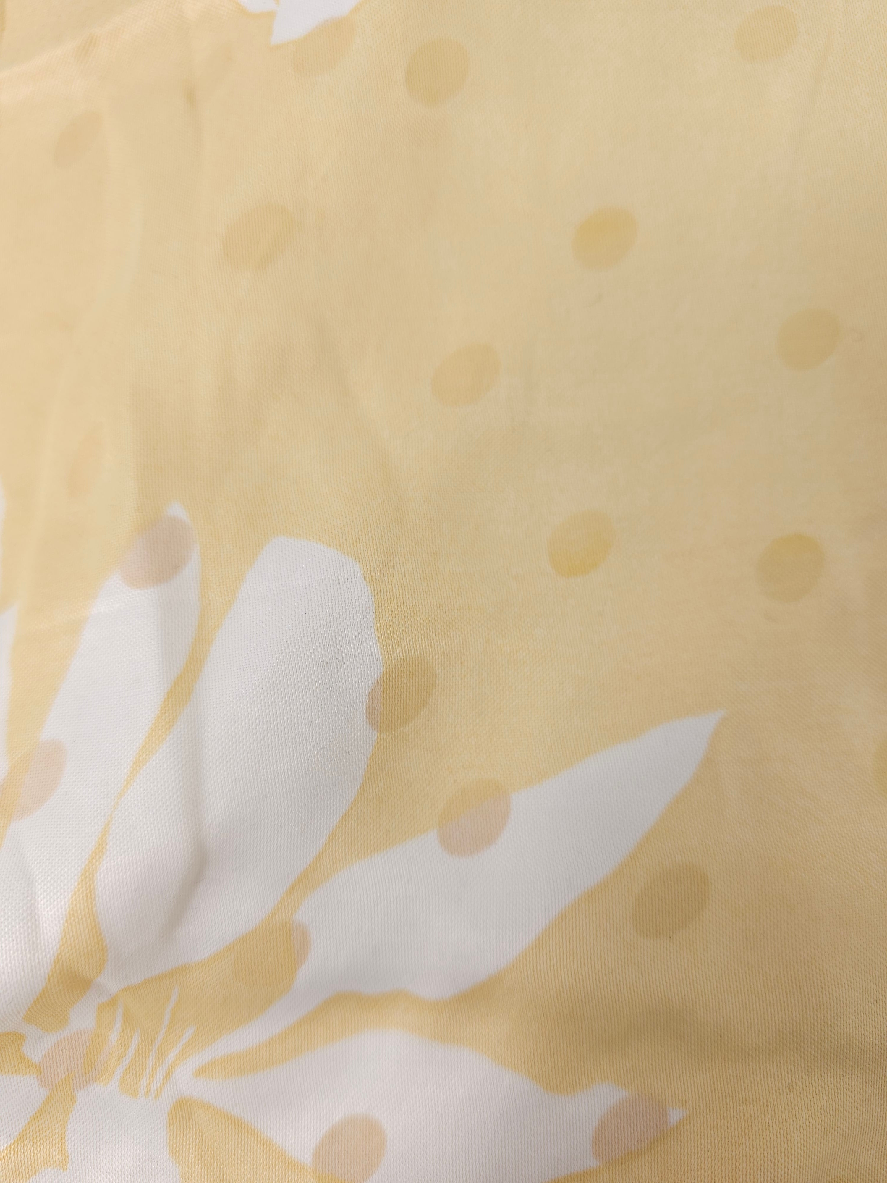 Spotted buttermilk nature Viscose sateen- 6m piece