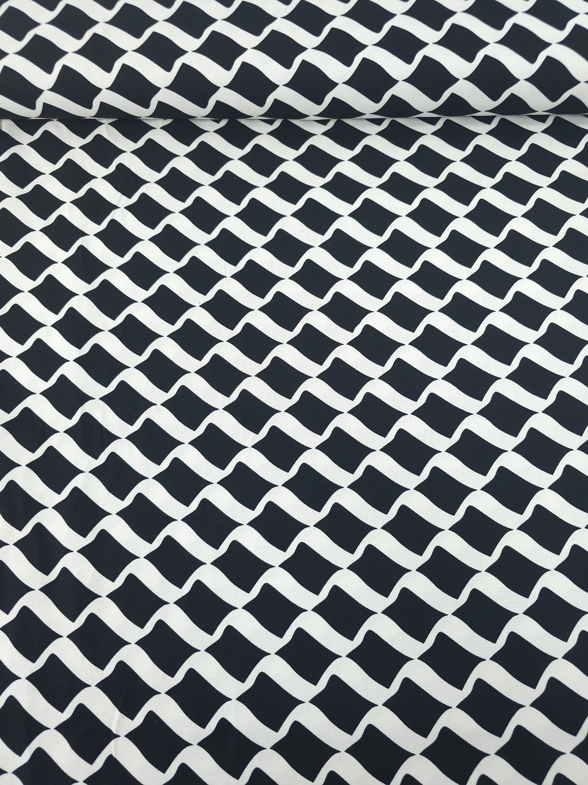 Black/Ivory Wavy Diamond Canvas Cotton