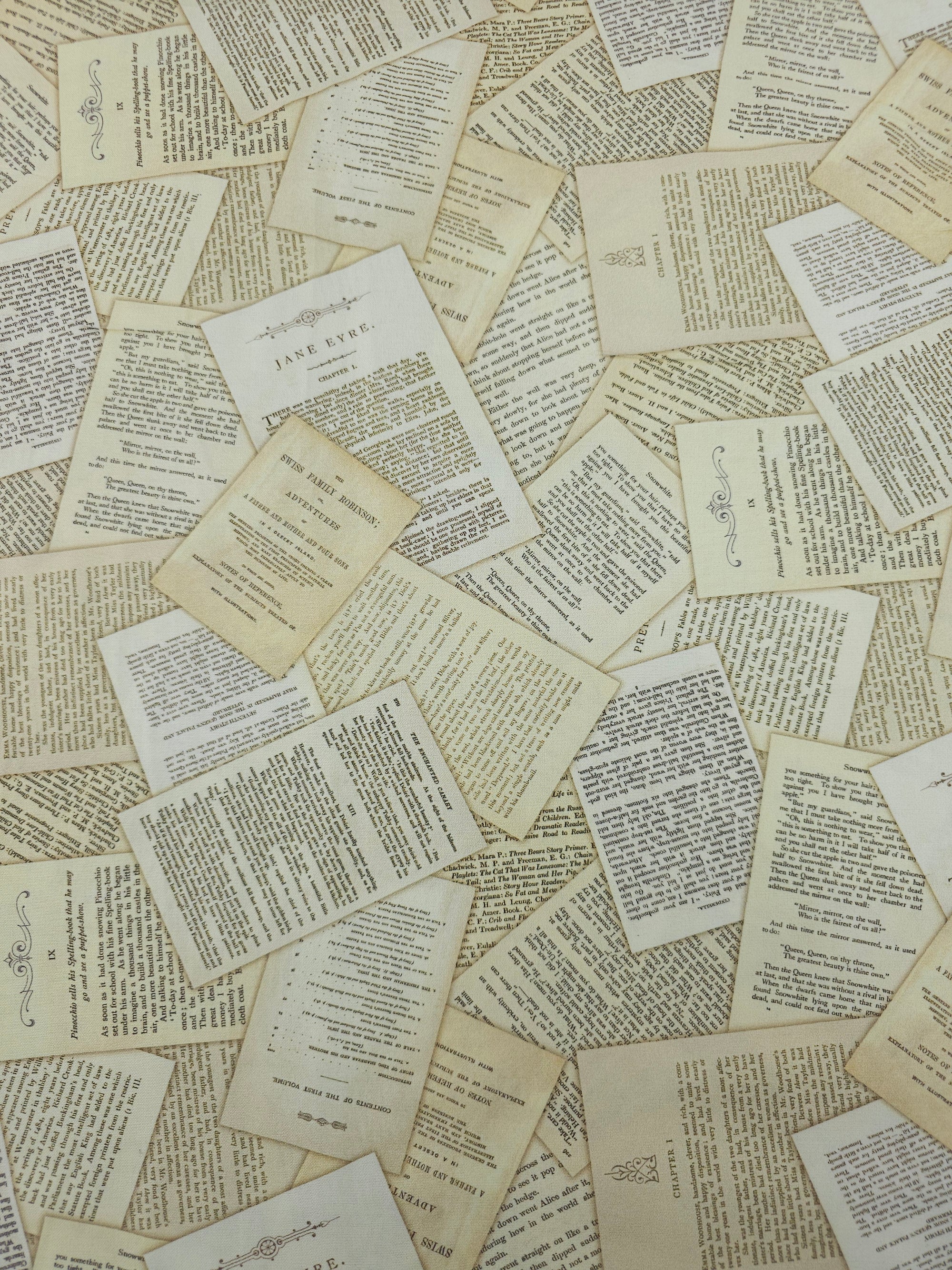 Retro Book Pages 100% Cotton - Robert Kaufman