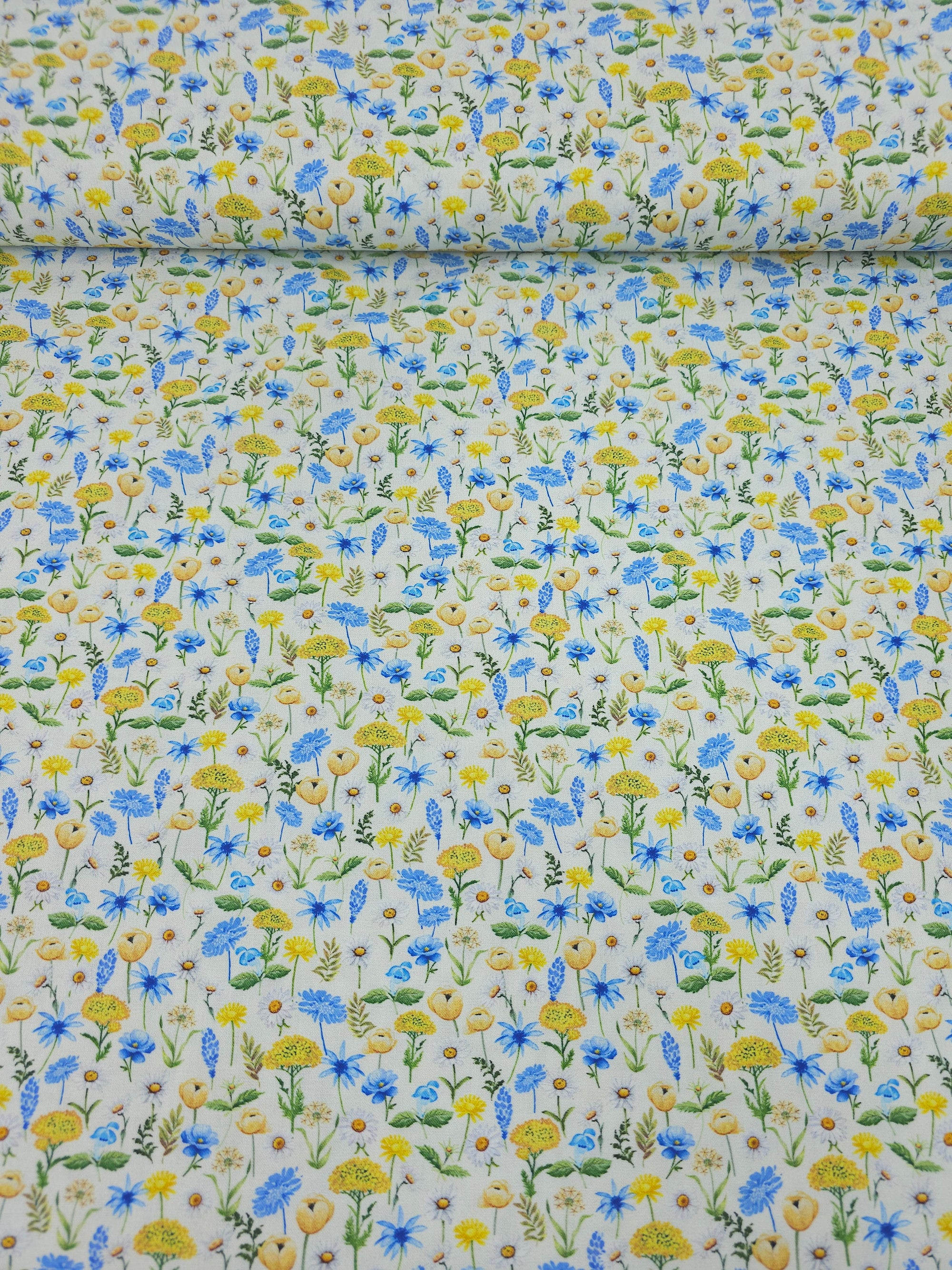 Ditsy Daisy Floral Field 100% Cotton